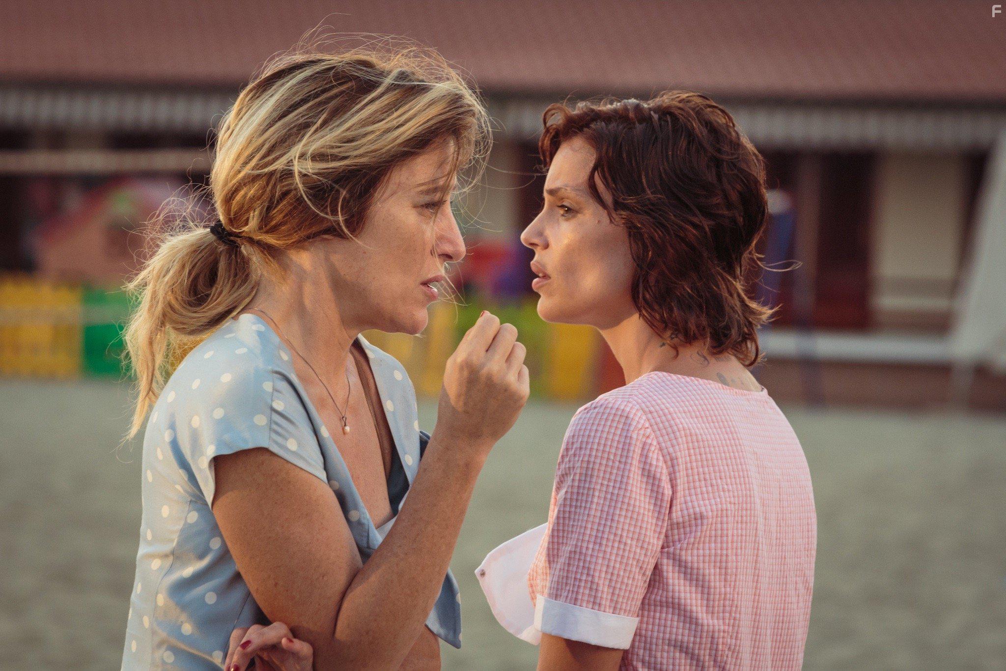 Valeria Bruni Tedeschi and Micaela Ramazzotti in La pazza gioia (2016)