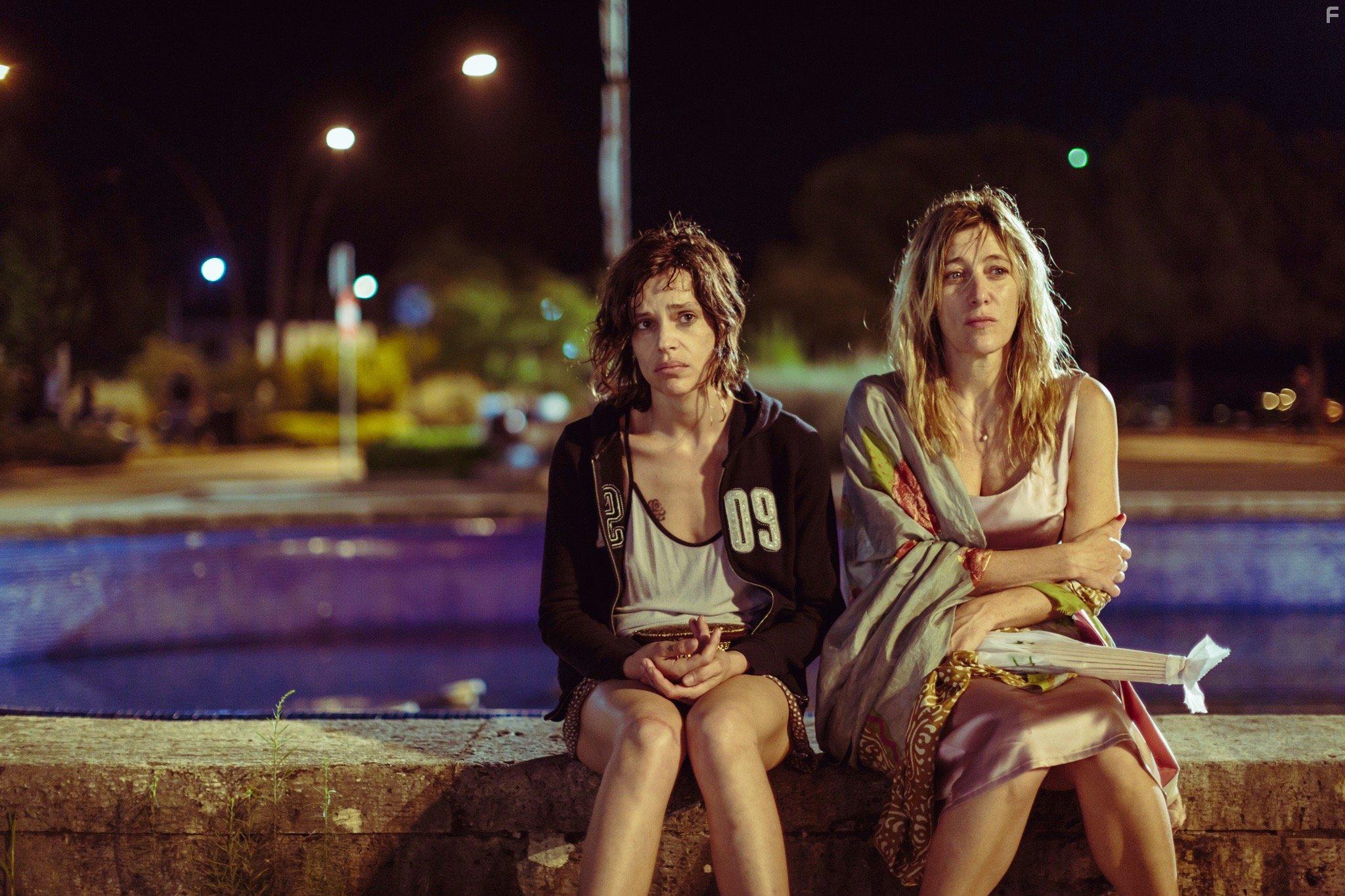 Valeria Bruni Tedeschi and Micaela Ramazzotti in La pazza gioia (2016)