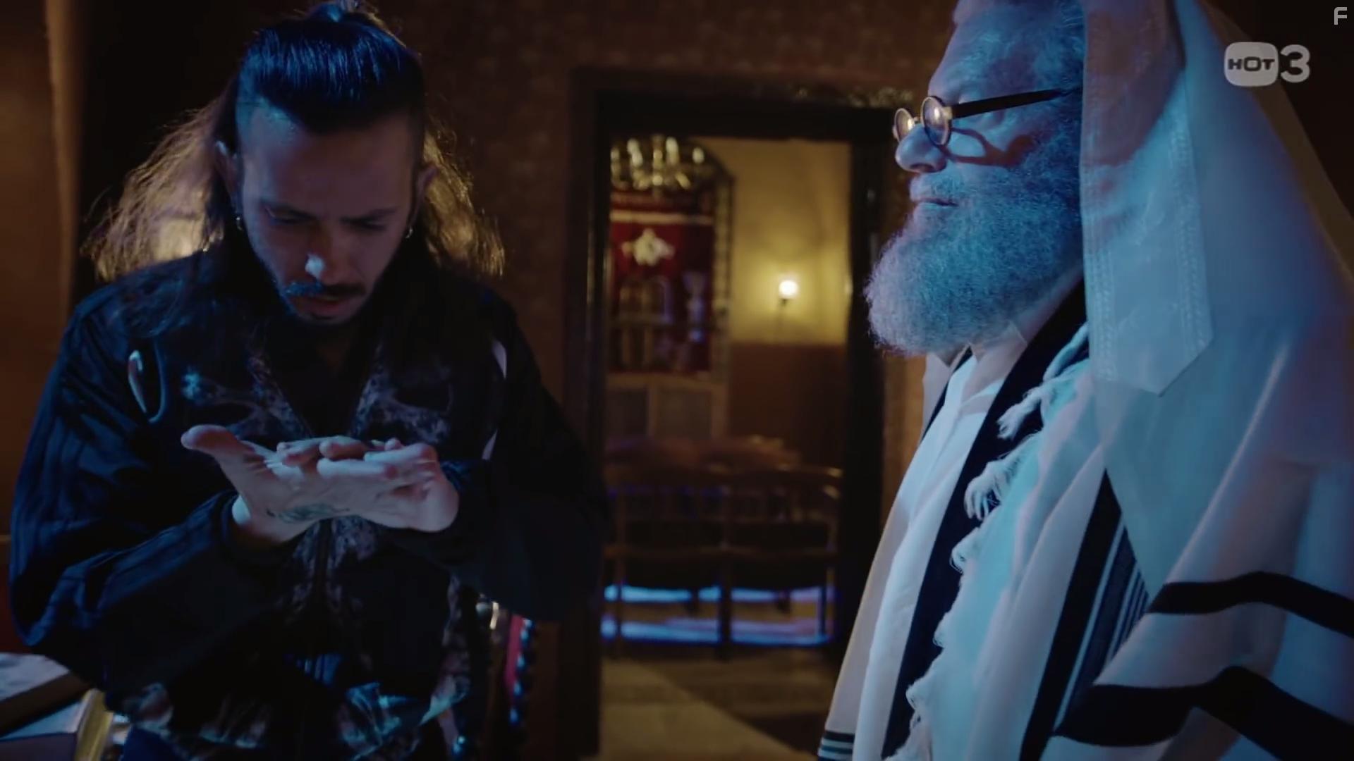 Mike Burstyn and Tzion Baruch in Juda (2017)