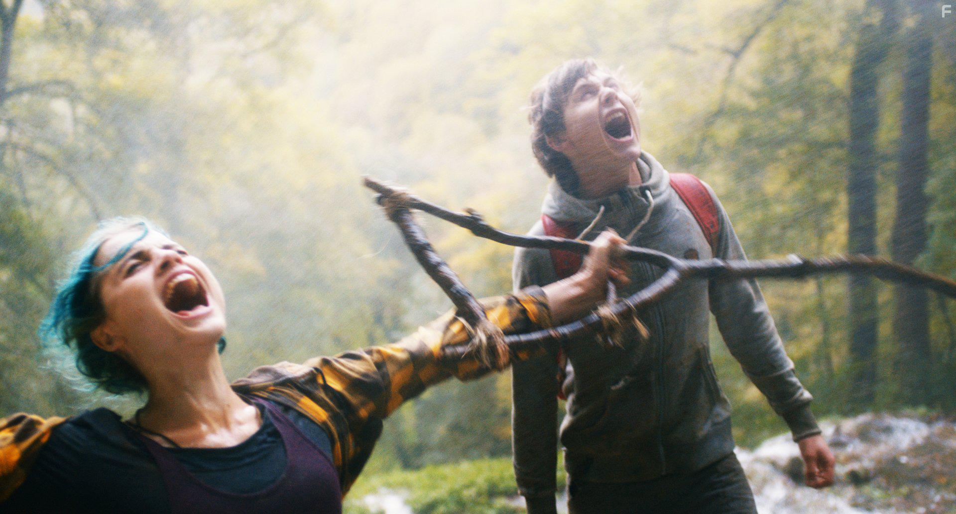 Moritz Jahn and Mala Emde in Offline - Das Leben ist kein Bonuslevel (2016)