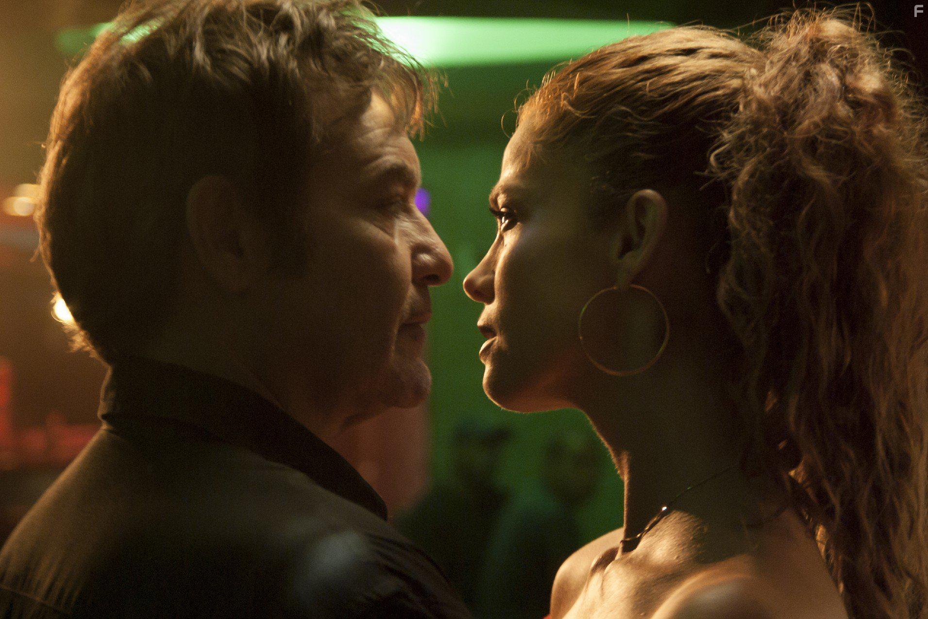 Juana Acosta and Jorge Perugorra in Cuatro estaciones en La Habana (2016)