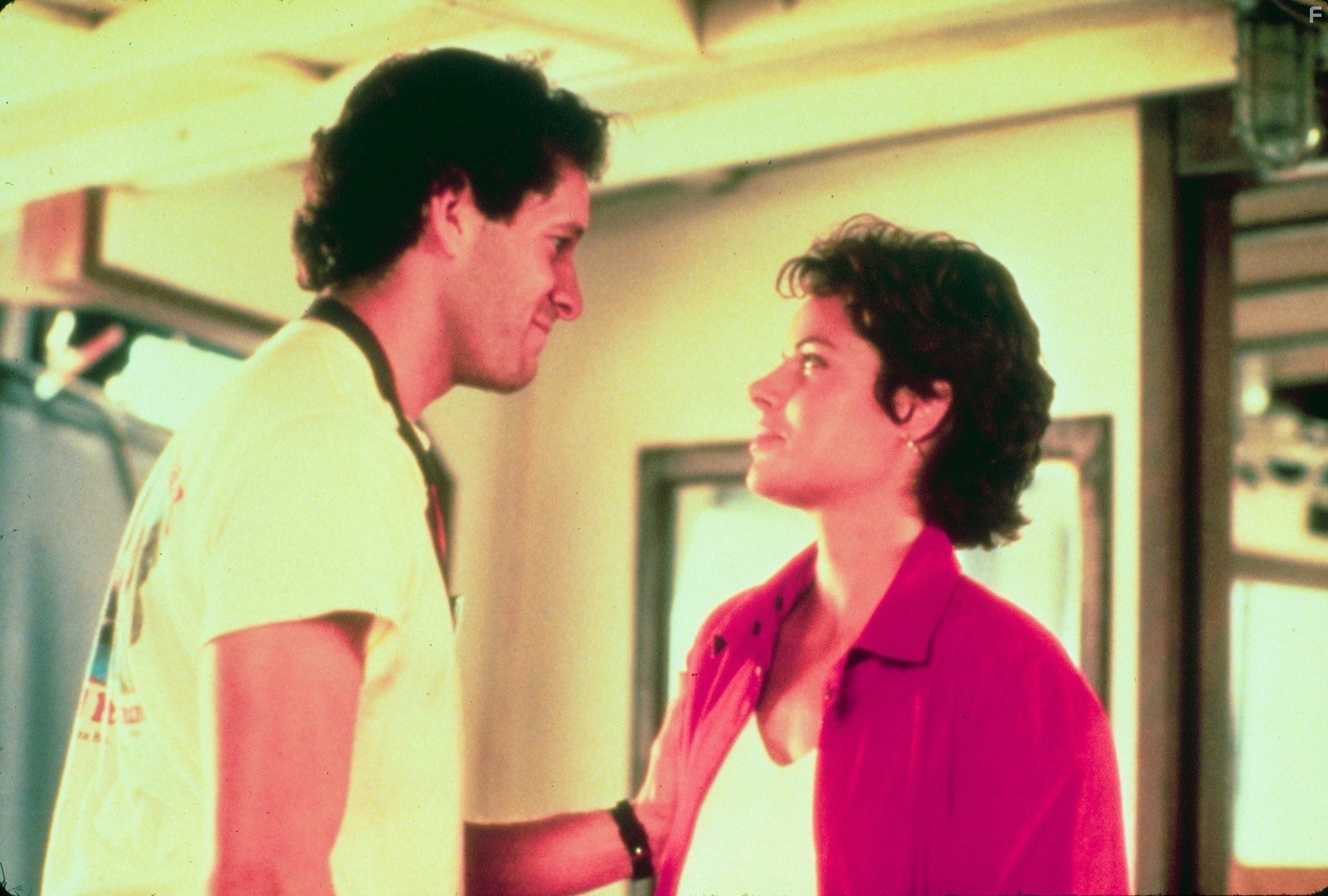 Steve Guttenberg and Tahnee Welch in Кокон (1985)