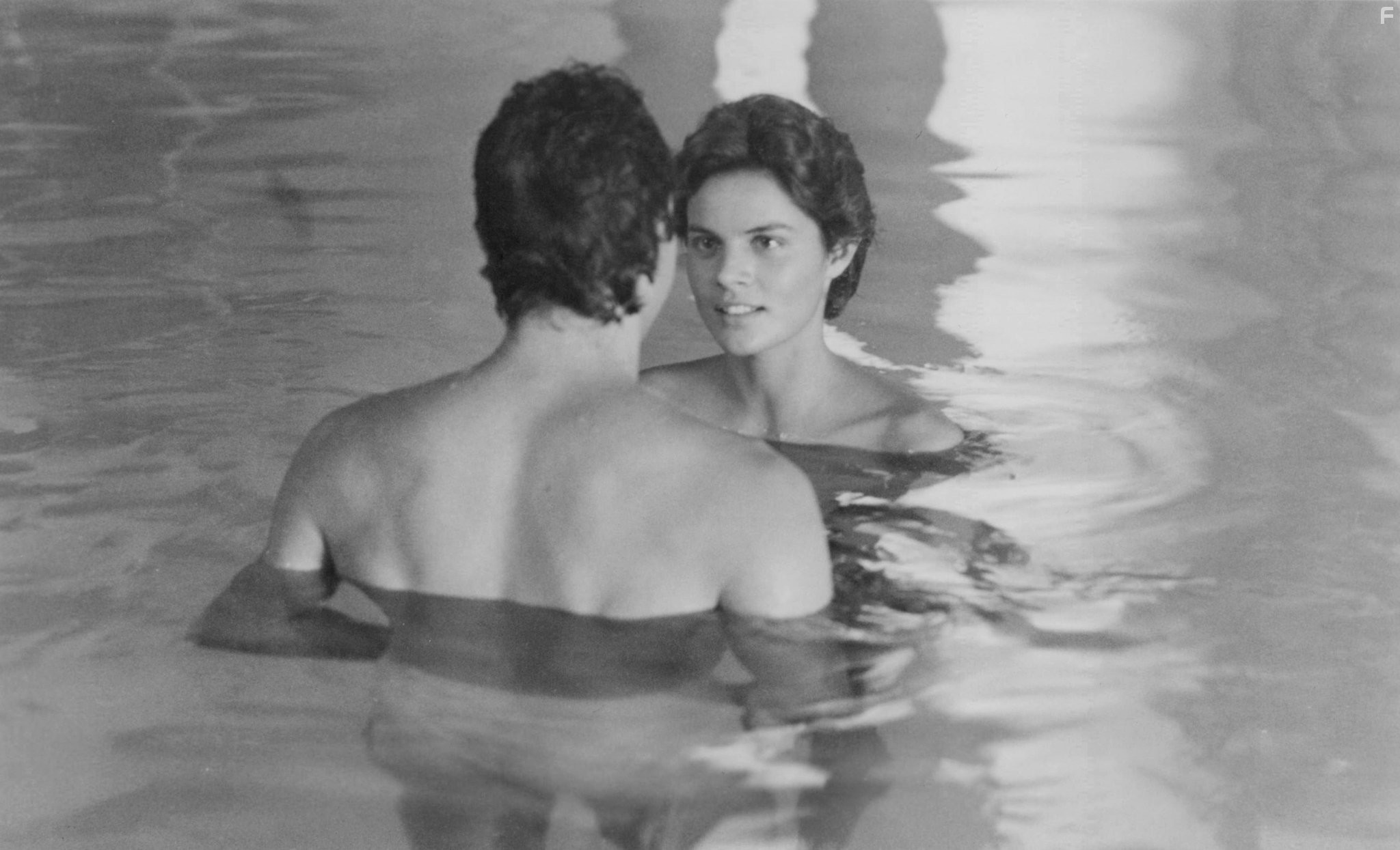 Steve Guttenberg and Tahnee Welch in Кокон (1985)