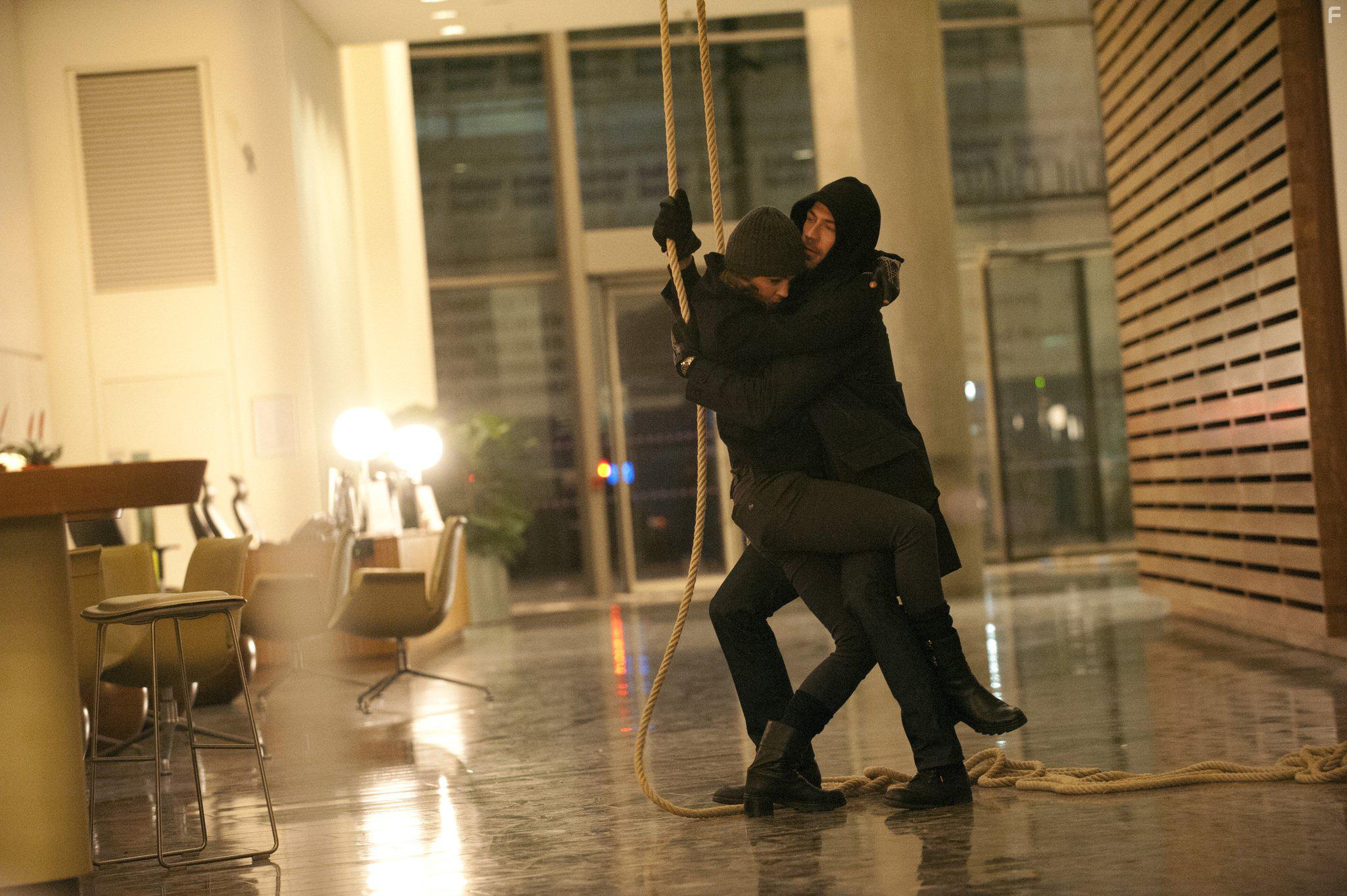 Melissa George and Adam Rayner in Hunted (2012)