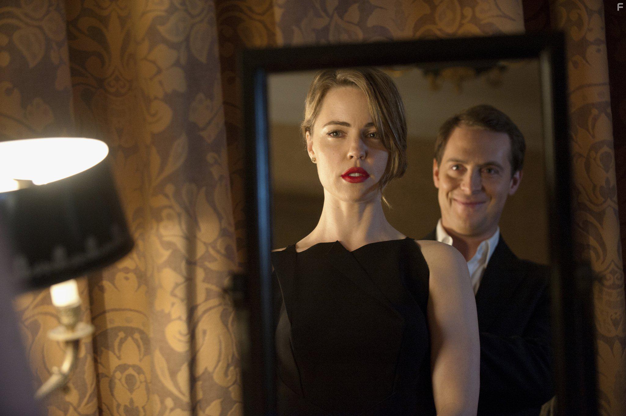 Melissa George and Stephen Campbell Moore in Hunted (2012)