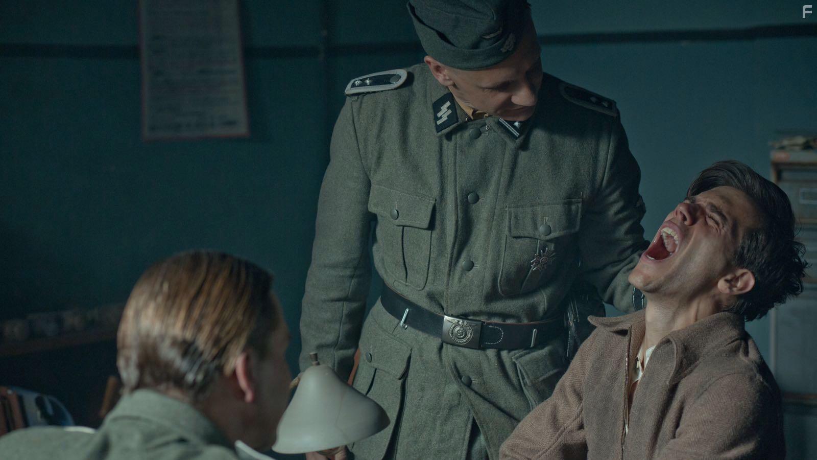 Mike Hoffmann, Christian Stamm, and Marc Clotet in El jugador de ajedrez (2017)