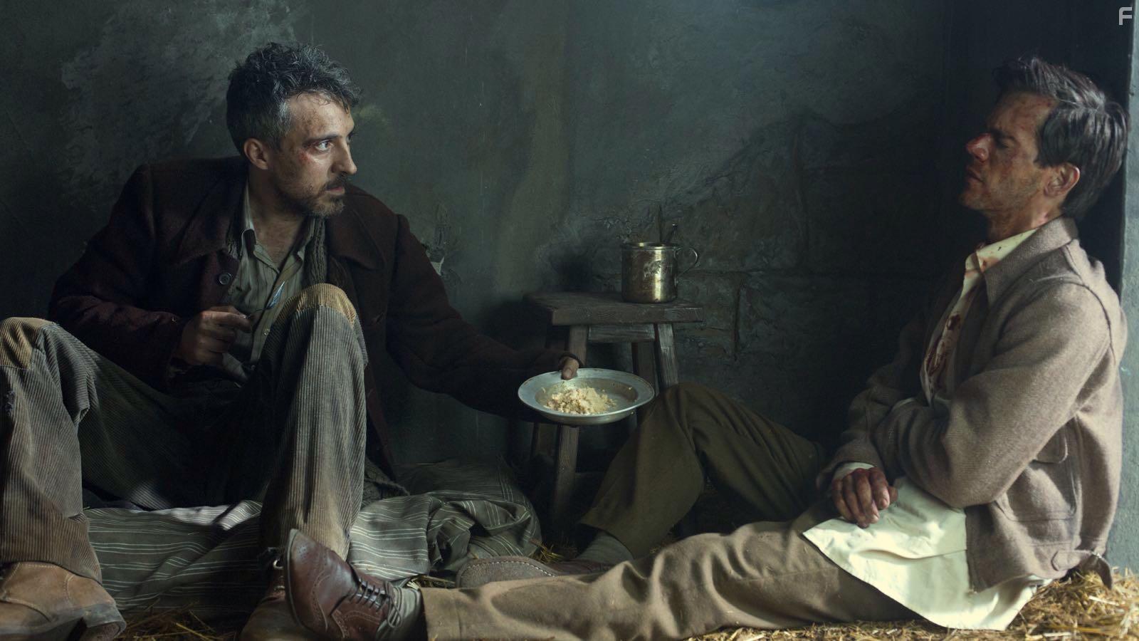 Andrs Gertrdix and Marc Clotet in El jugador de ajedrez (2017)