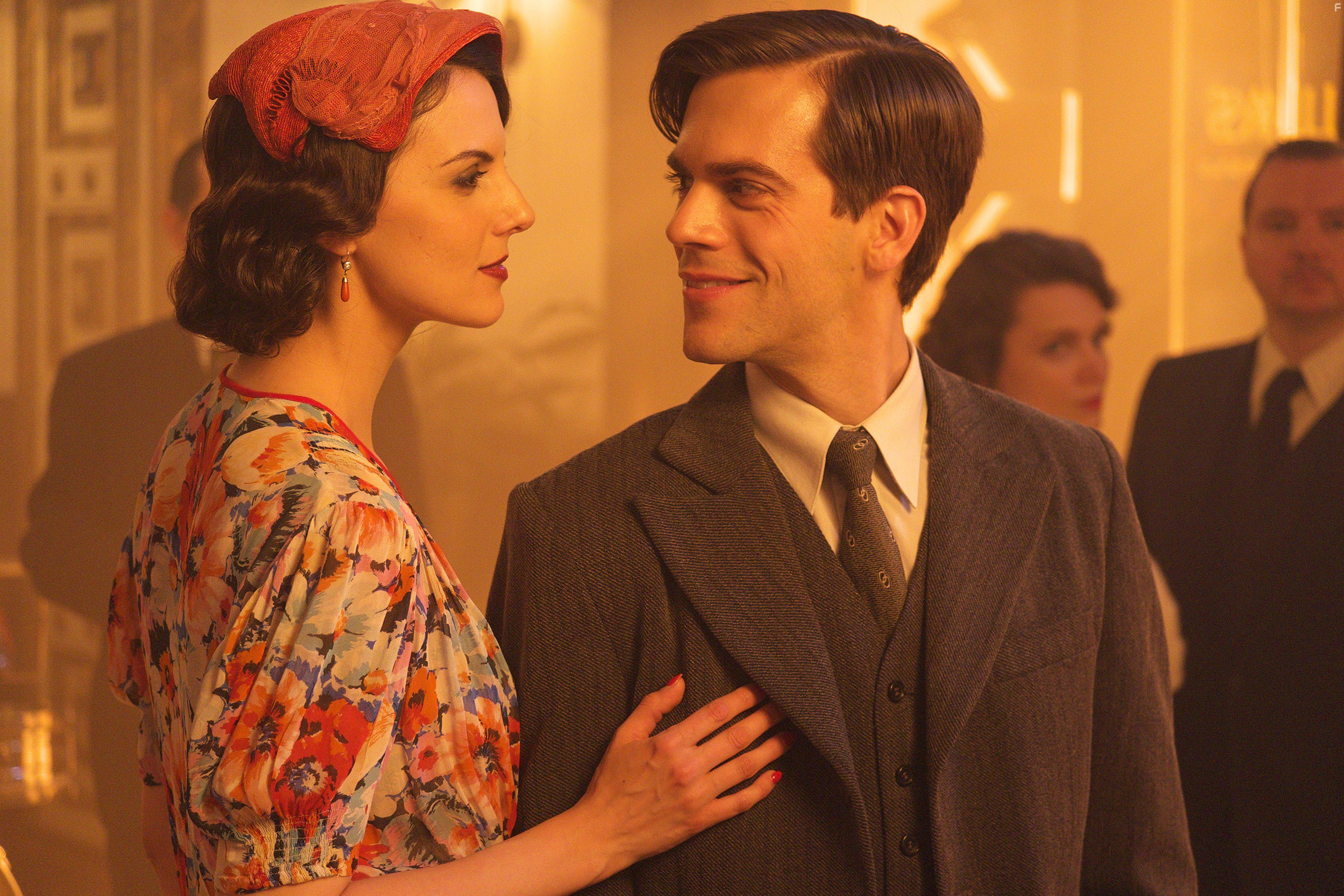 Marc Clotet and Melina Matthews in El jugador de ajedrez (2017)