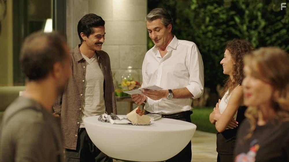 Ismail Hacioglu and Erkan Petekkaya in Kayitdisi (2017)
