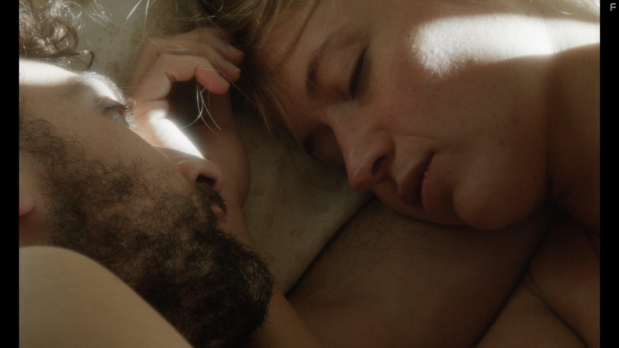 Marta Larralde and lvaro Ogalla in El apstata (2015)