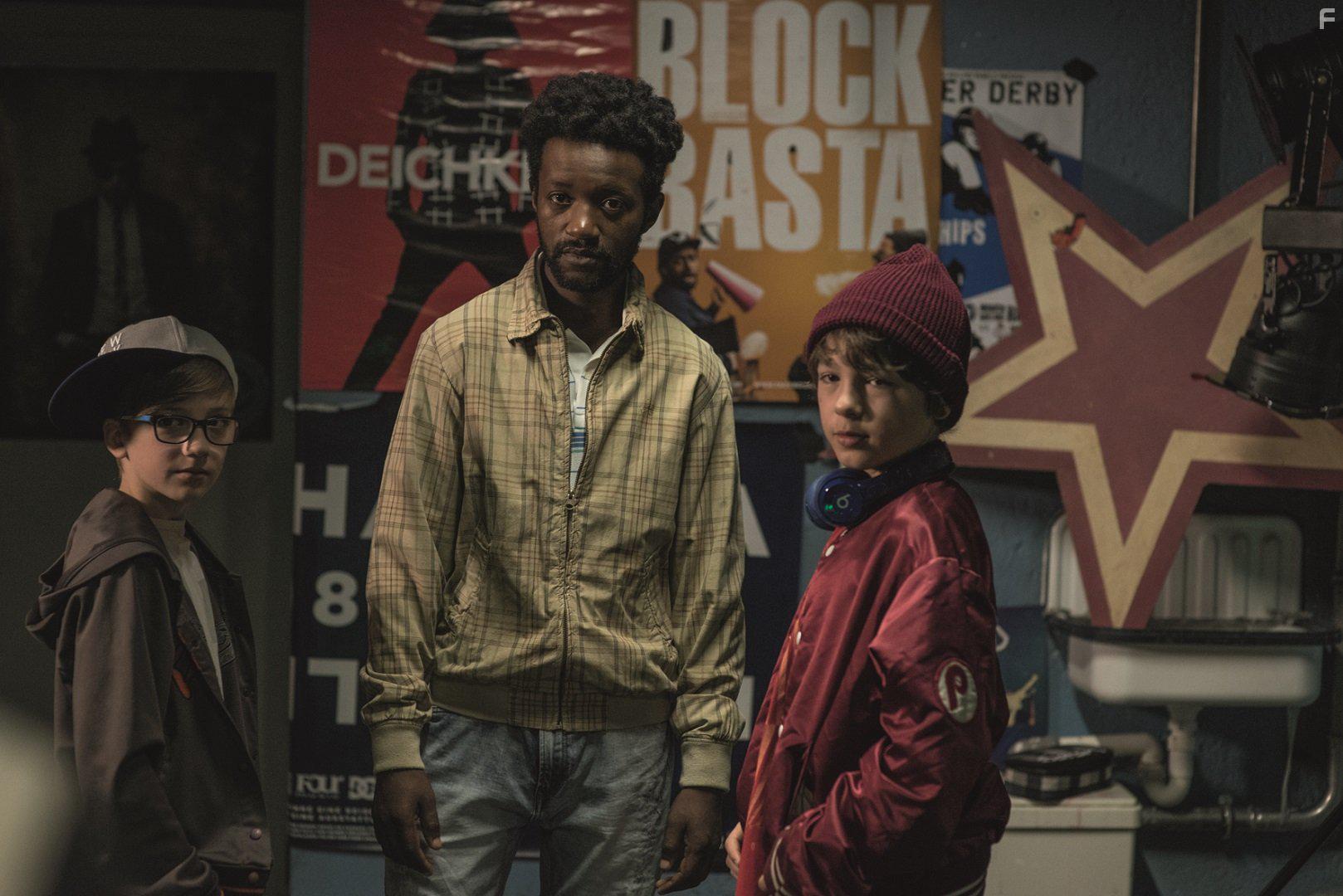 Lenny Den Dooven, Eric Kabongo, and Marinus Hohmann in Willkommen bei den Hartmanns (2016)