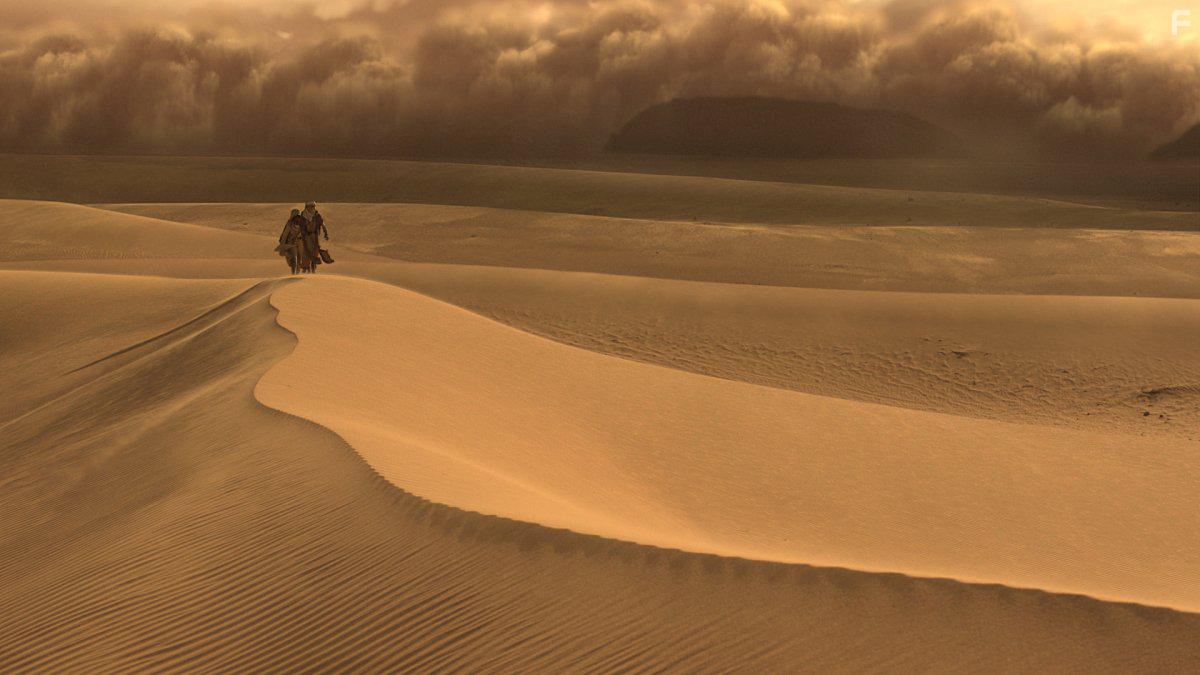 Michelle Yeoh and Sonequa Martin-Green in Star Trek: Discovery (2017)