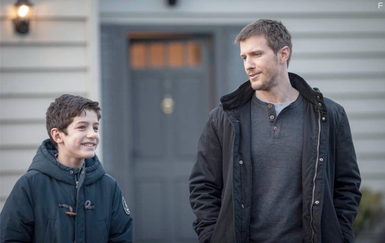 Patrick Heusinger and Patrick McAuley in Absentia (2017)