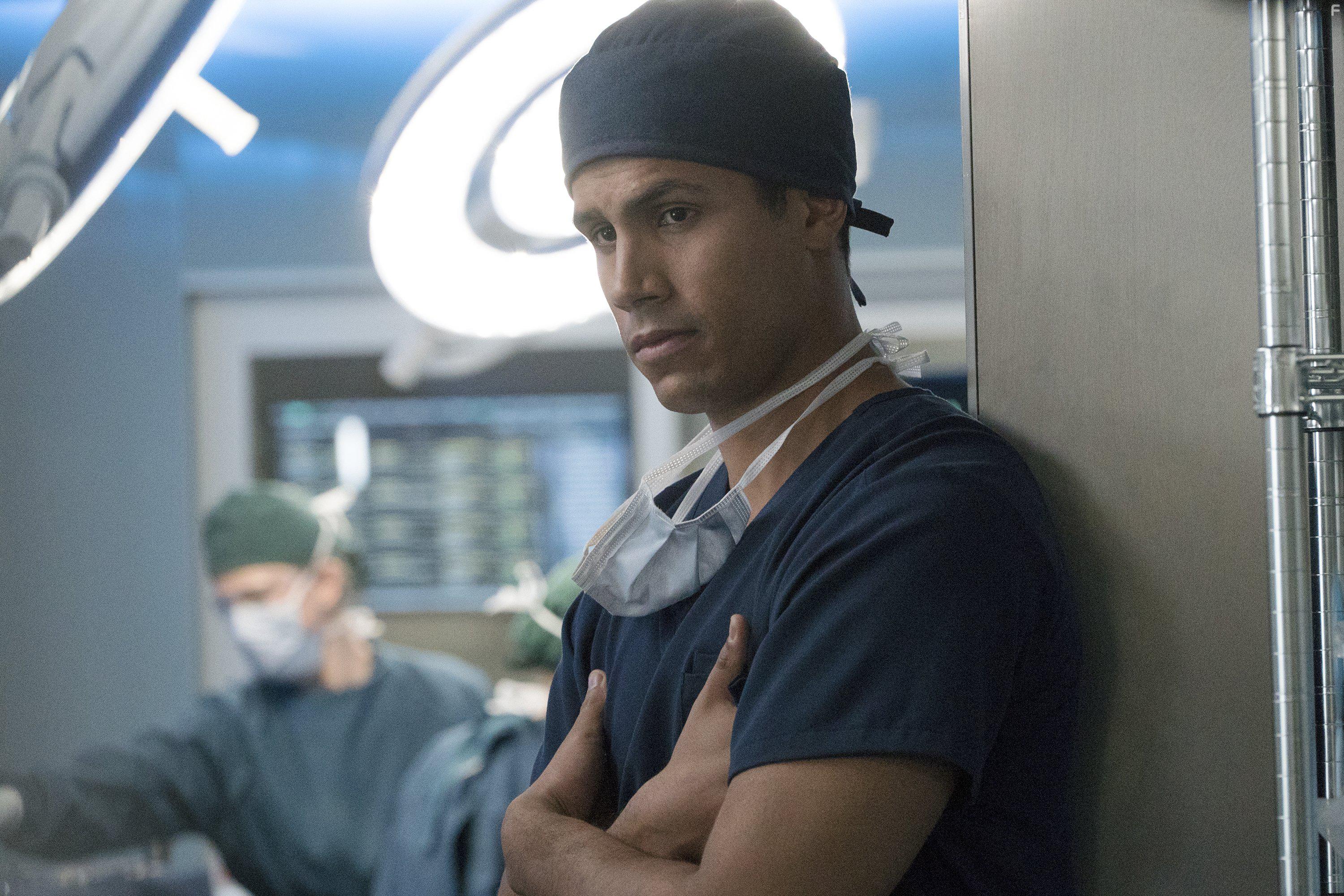 Freddie Highmore, Richard Schiff, and Chuku Modu in The Good Doctor (2017)