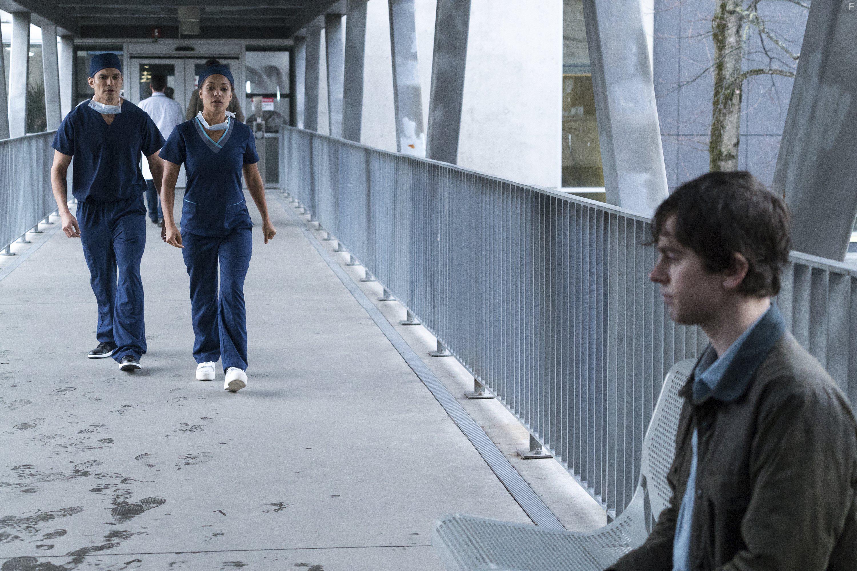 Nicholas Gonzalez, Freddie Highmore, Richard Schiff, and Antonia Thomas in The Good Doctor (2017)