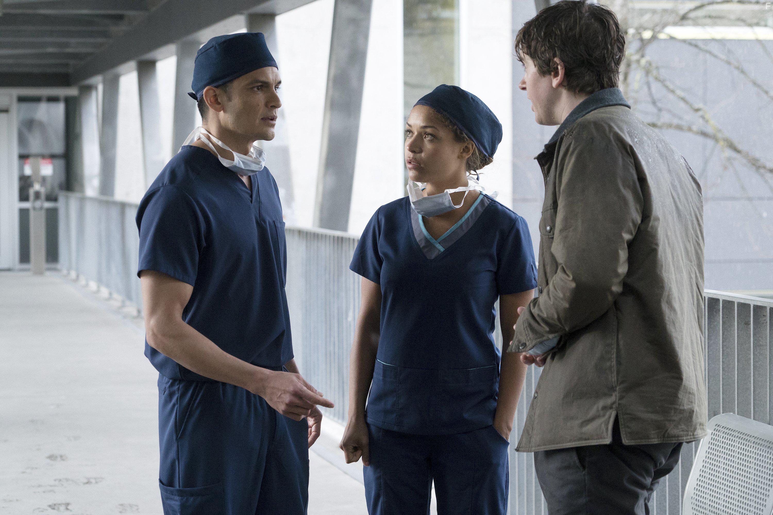 Nicholas Gonzalez, Freddie Highmore, Richard Schiff, and Antonia Thomas in The Good Doctor (2017)