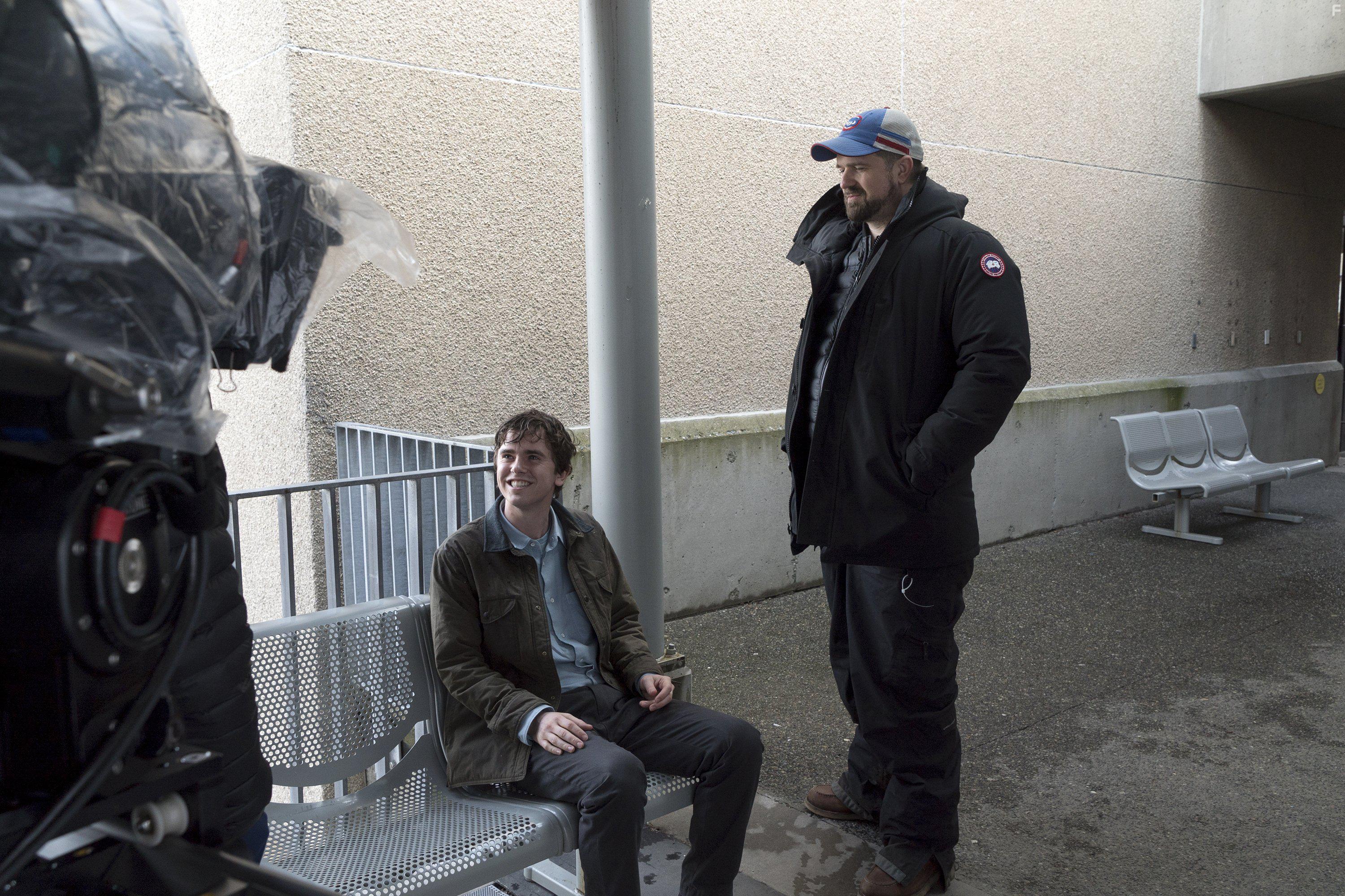 Freddie Highmore and Richard Schiff in The Good Doctor (2017)