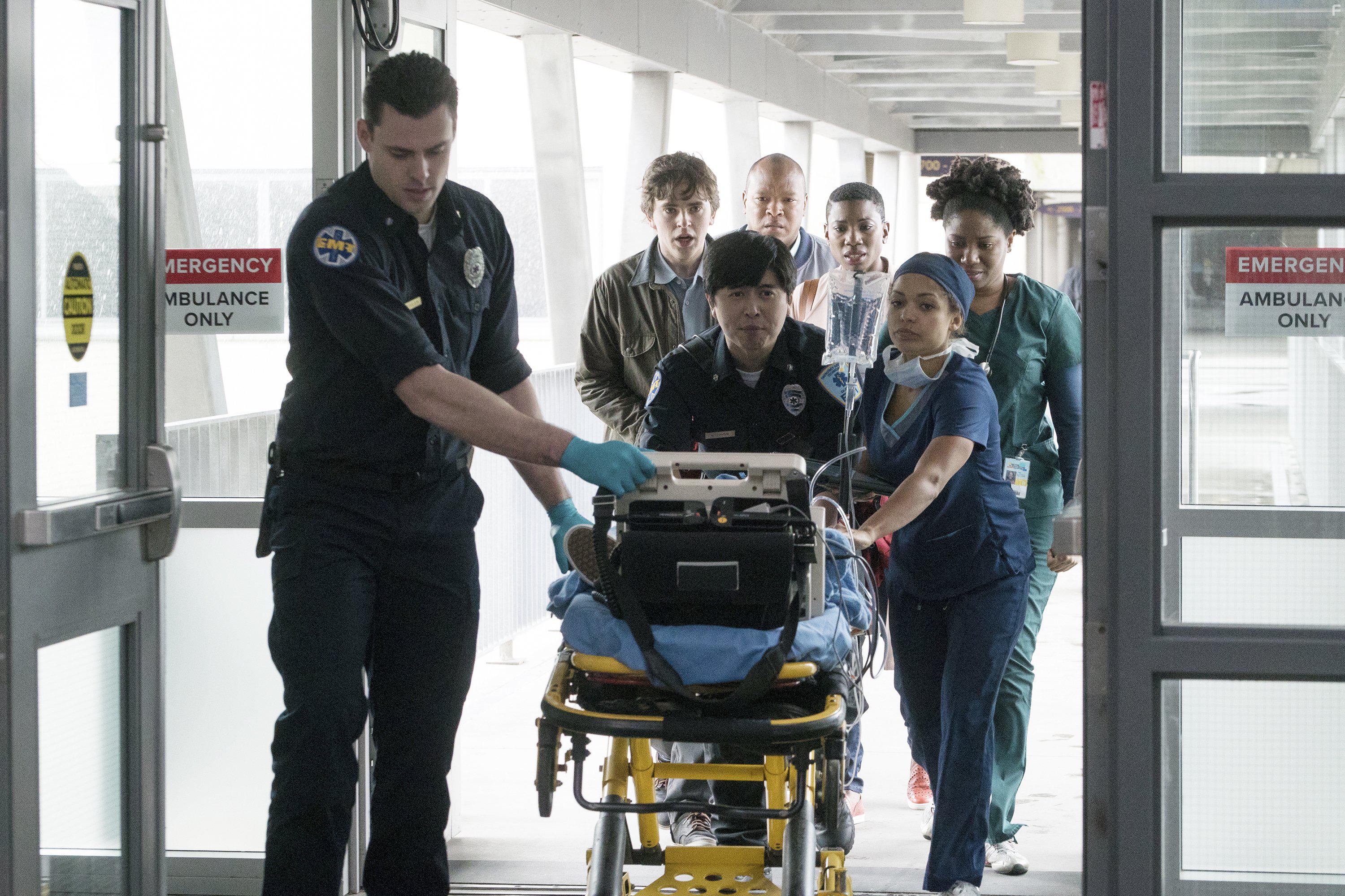 Freddie Highmore, Richard Schiff, and Antonia Thomas in The Good Doctor (2017)