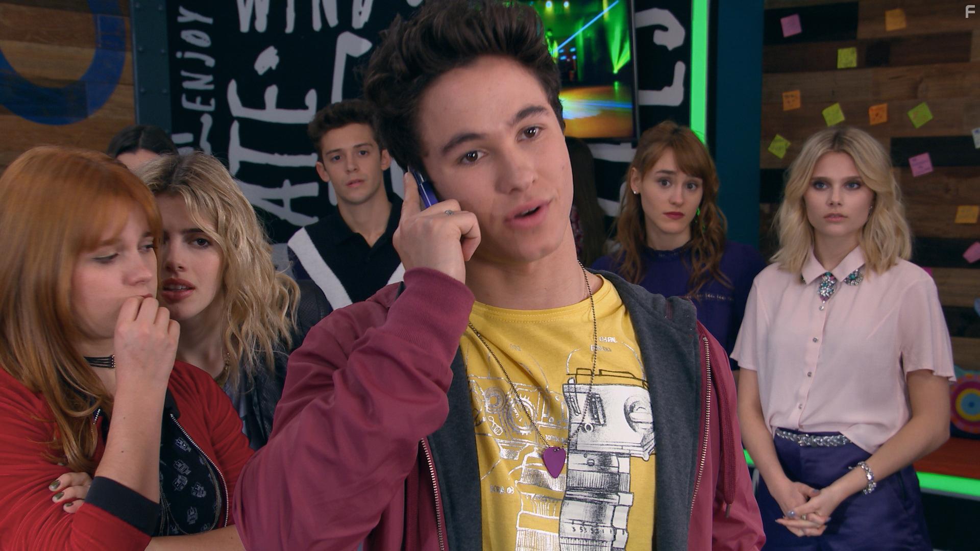 Michael Ronda, Valentina Zenere, Katja Martnez, Ana Jara, Ruggero Pasquarelli, and Chiara Parravicini in Soy Luna (2016)