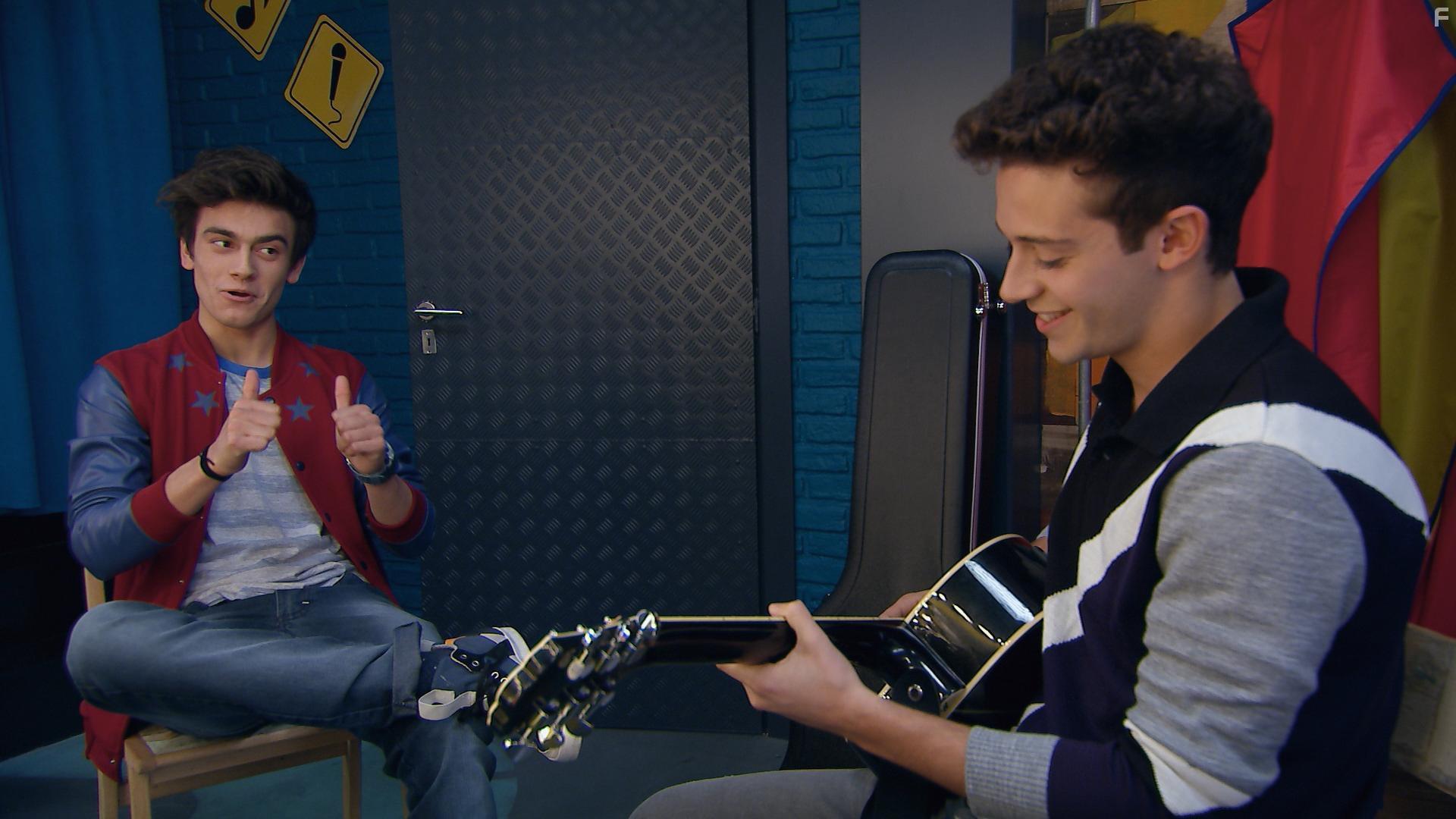 Agustn Bernasconi and Ruggero Pasquarelli in Soy Luna (2016)