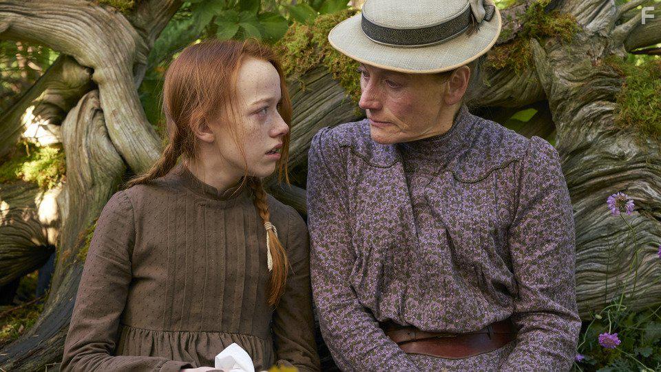 Geraldine James and Amybeth McNulty in Anne with an E (2017)