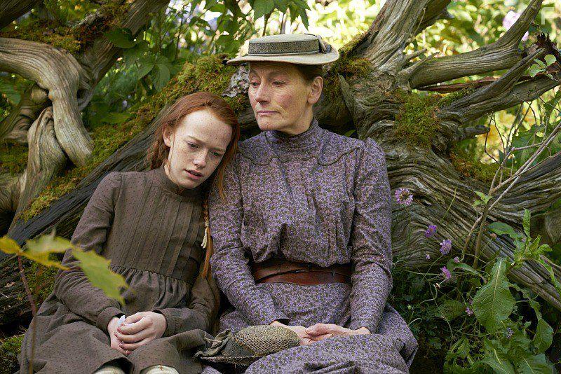 Geraldine James and Amybeth McNulty in Anne with an E (2017)