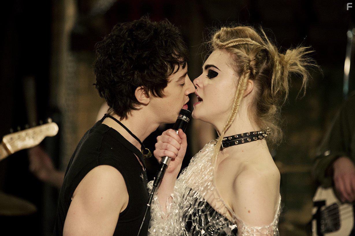 Elle Fanning and Alex Sharp in How to Talk to Girls at Parties (2017)