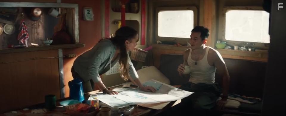 Dominic West and Maisy De Freitas in Tomb Raider (2018)