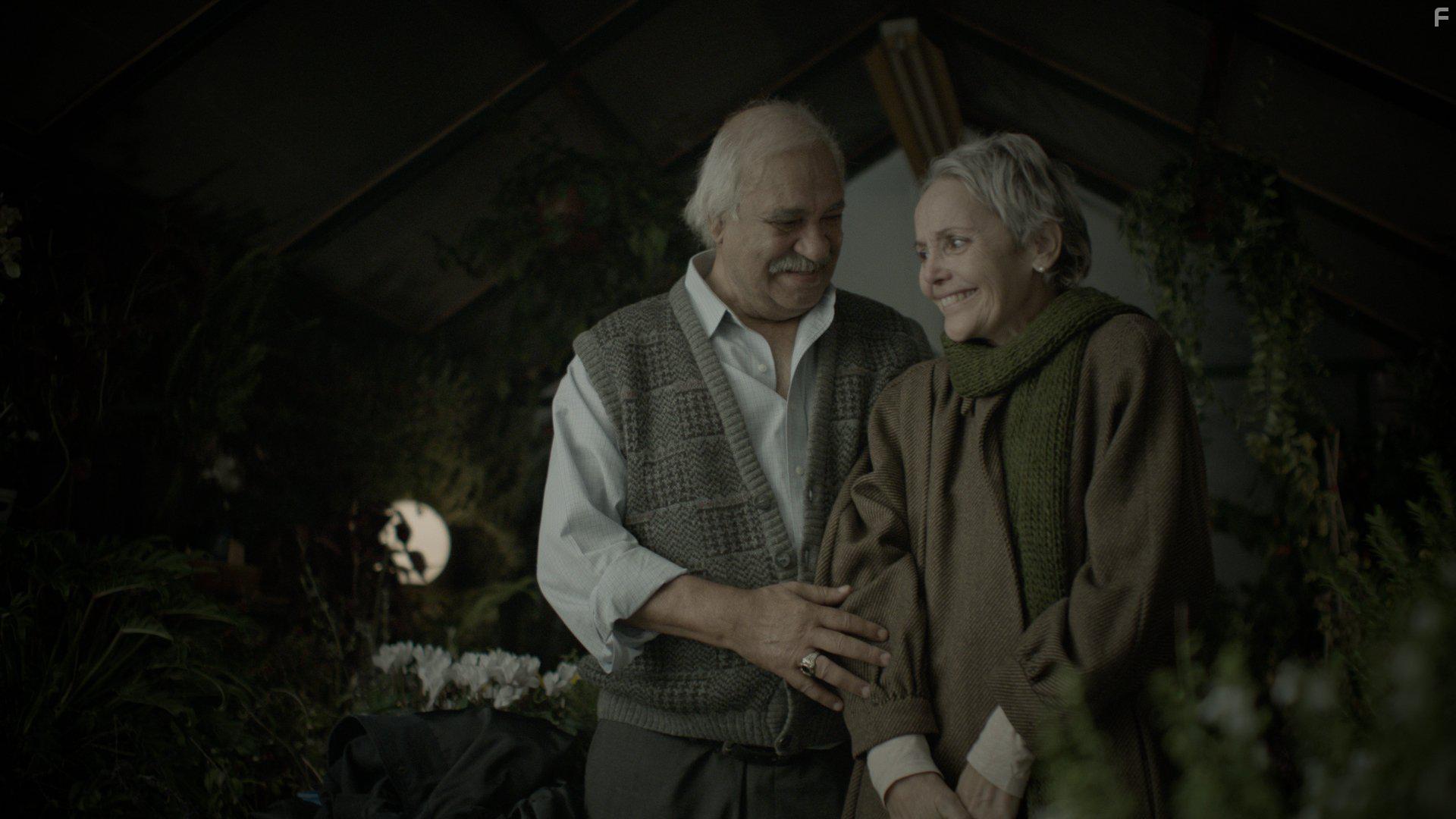 Levana Finkelstein and Ze'ev Revach in Mita Tova (2014)