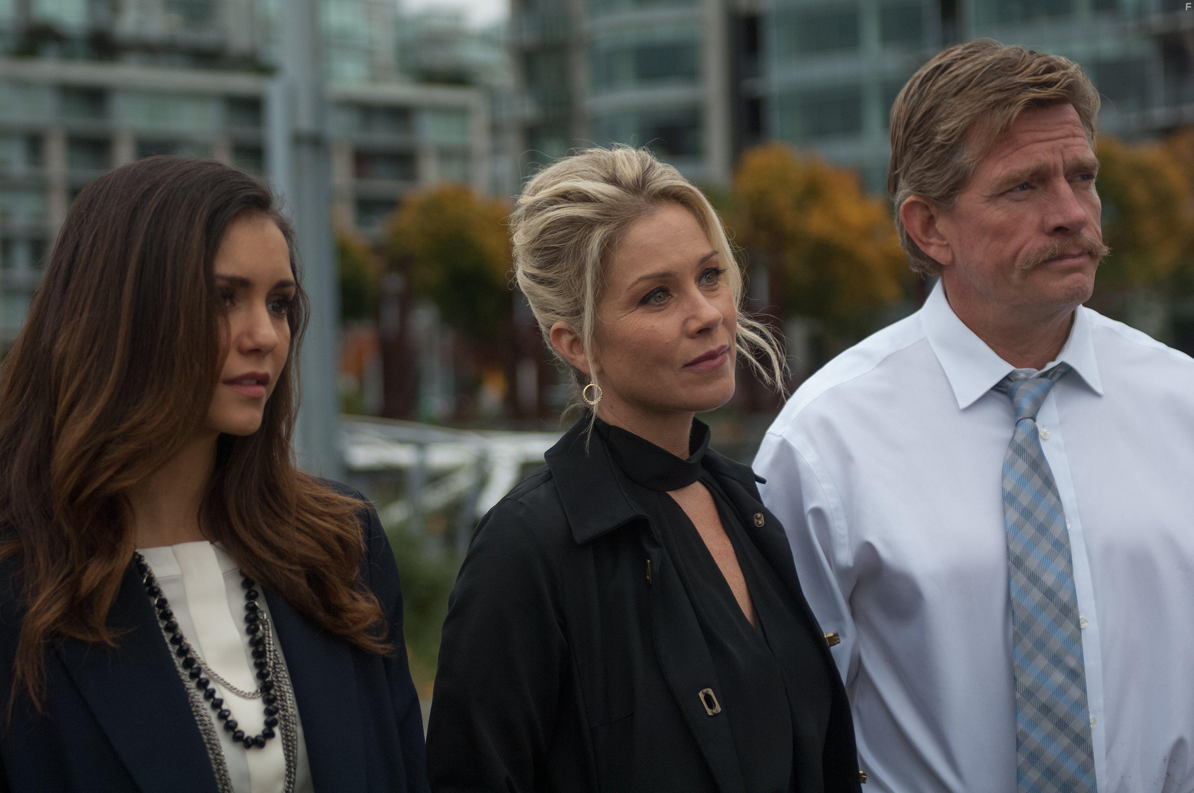 Christina Applegate, Thomas Haden Church, and Nina Dobrev in Crash Pad (2017)