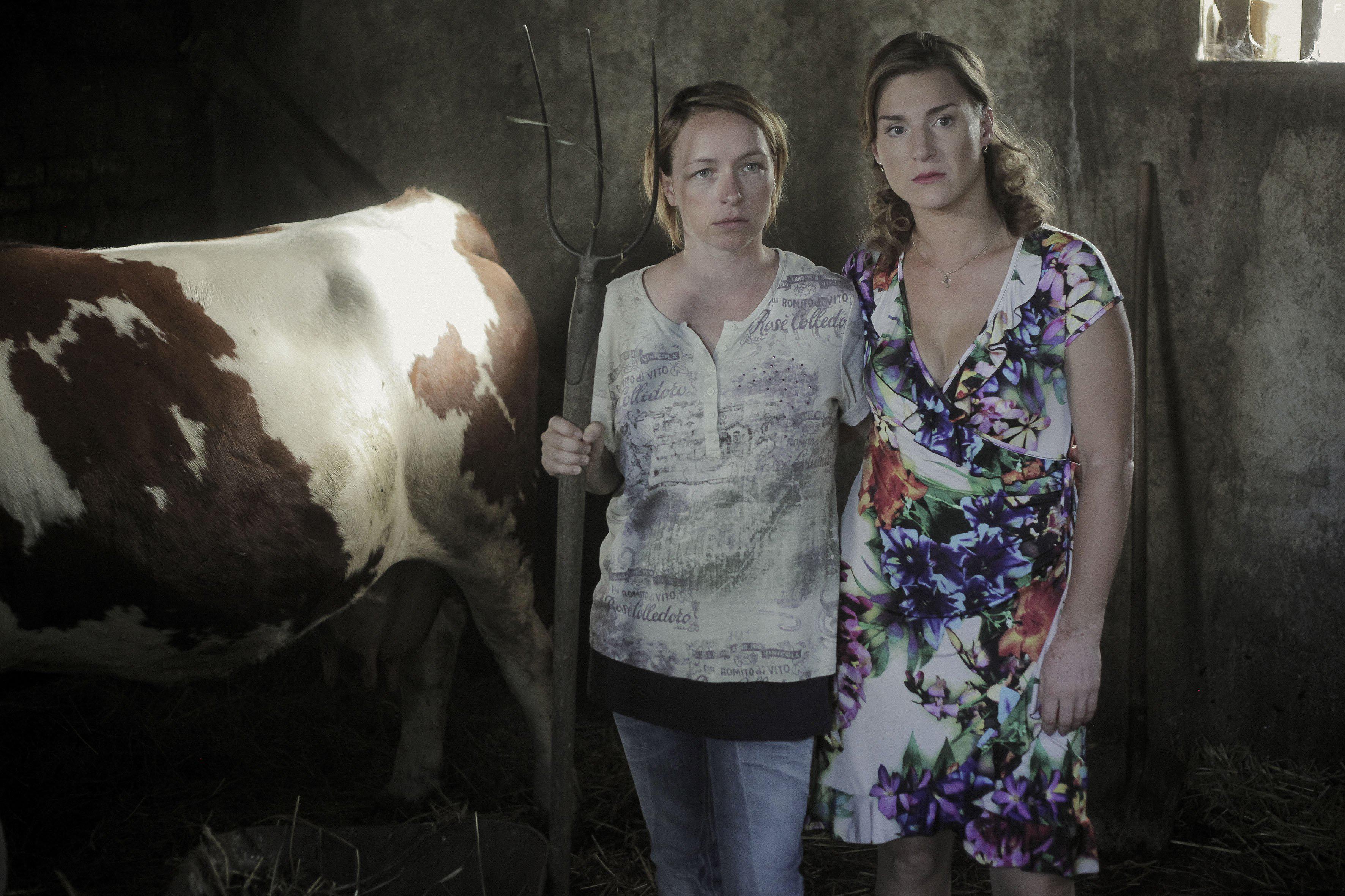 Tatiana Vilhelmov and Lenka Krobotov in Dra u Hanusovic (2014)