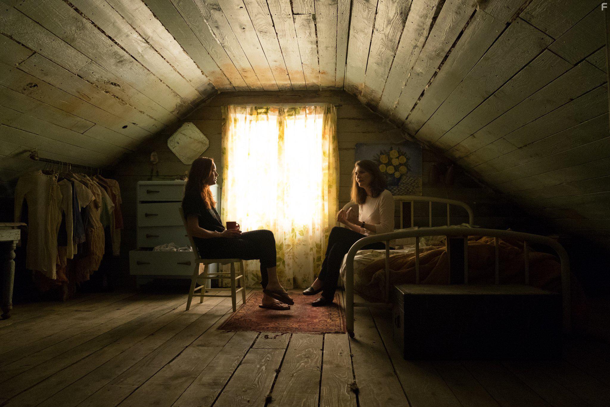 Brie Larson and Jeannette Walls in The Glass Castle (2017)