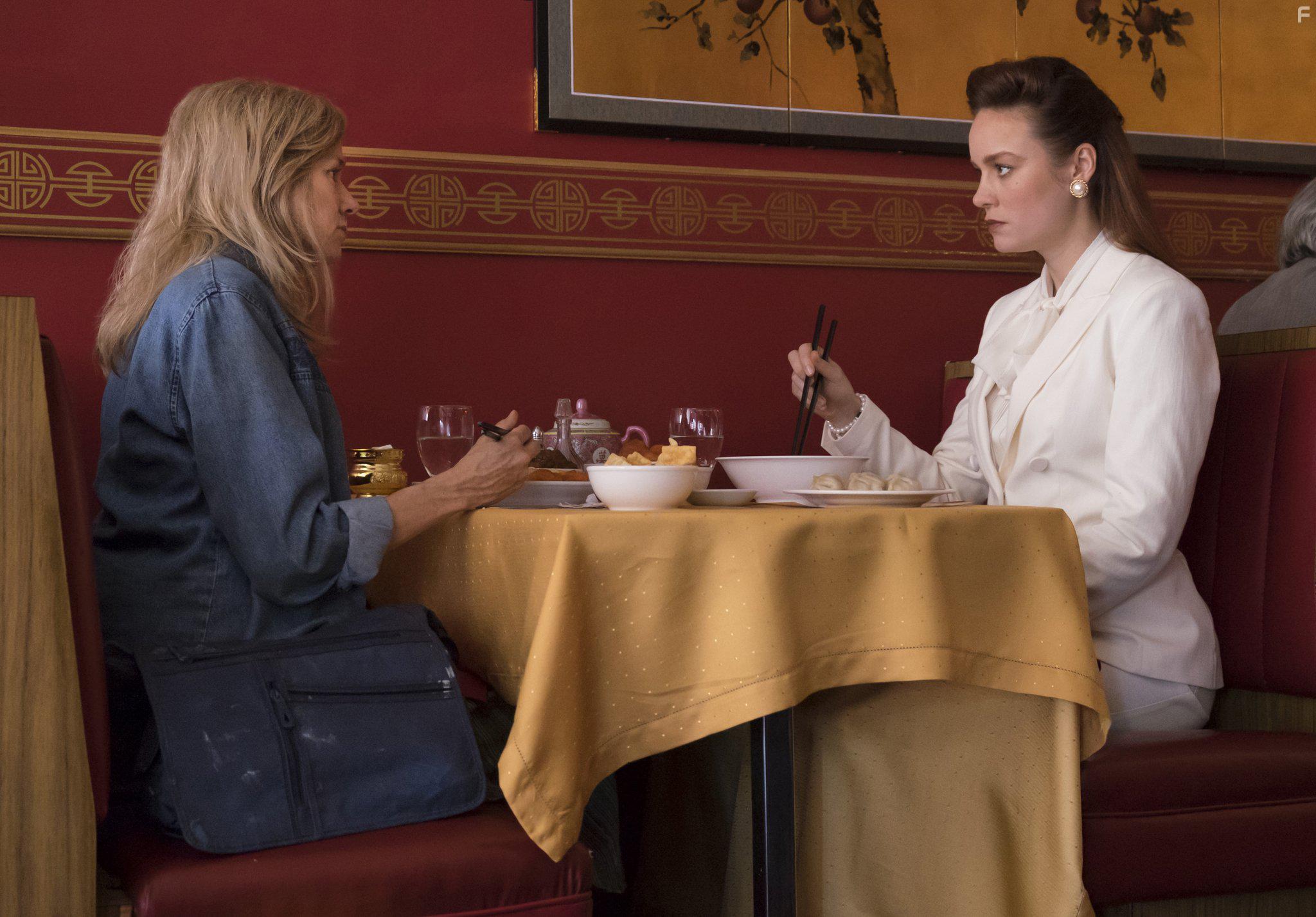 Brie Larson and Naomi Watts in The Glass Castle (2017)