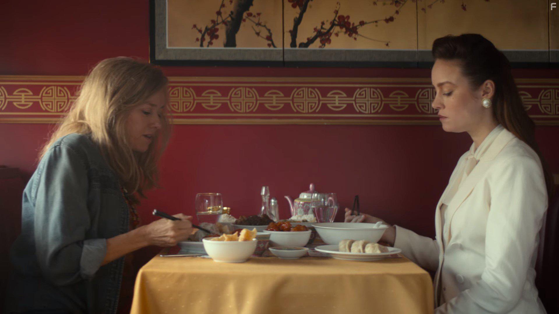 Brie Larson and Naomi Watts in The Glass Castle (2017)