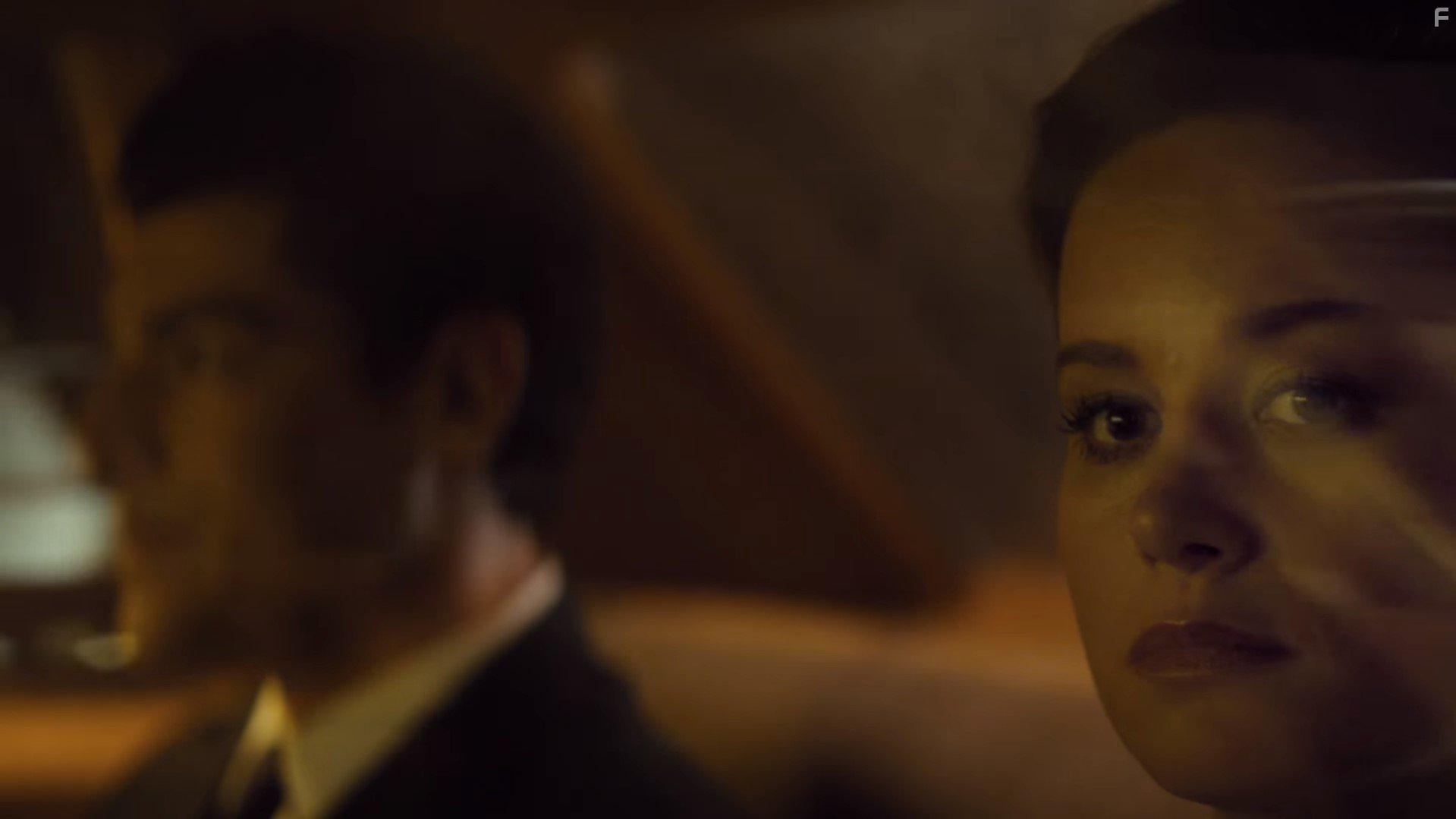 Max Greenfield and Brie Larson in The Glass Castle (2017)