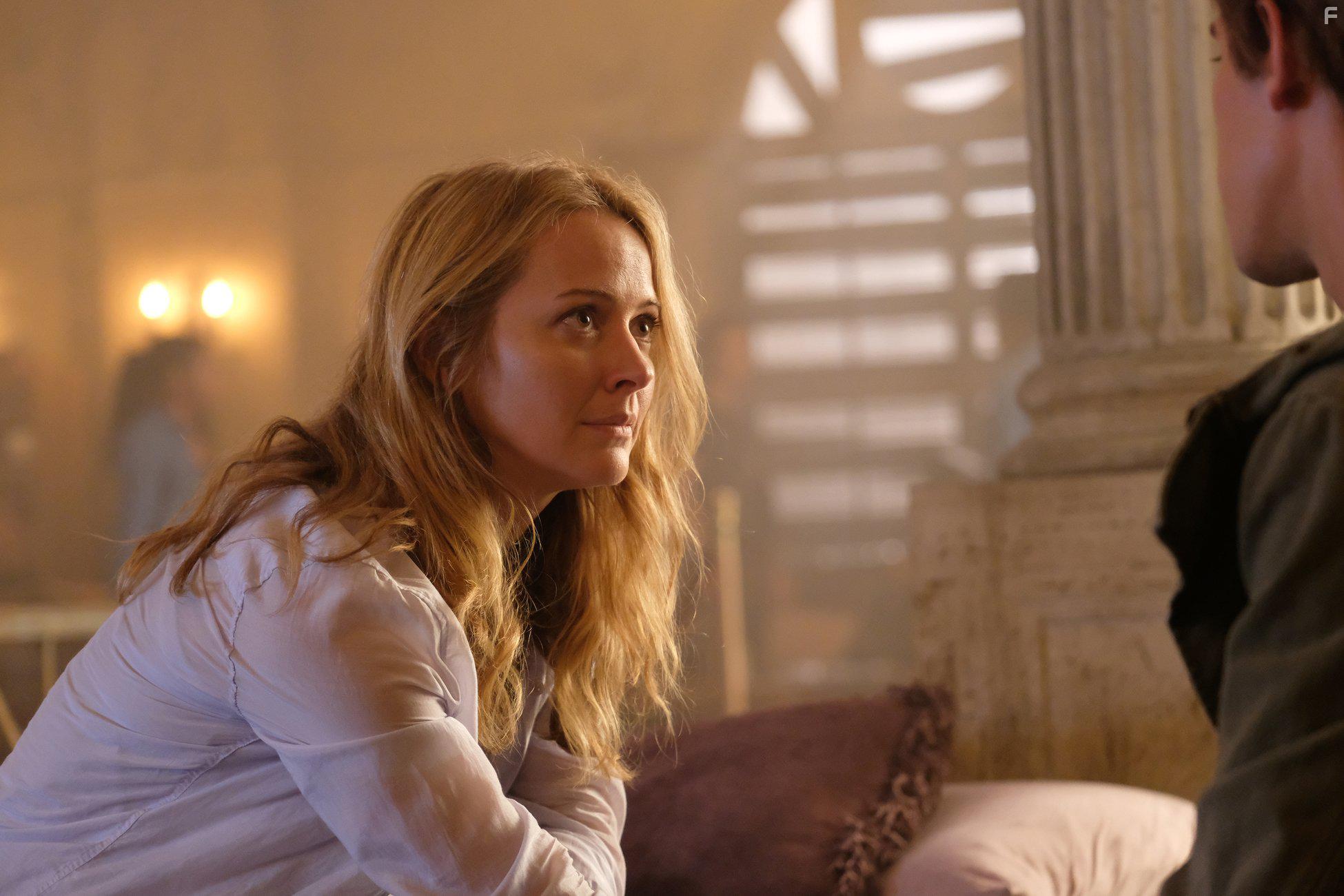 Amy Acker in The Gifted (2017)