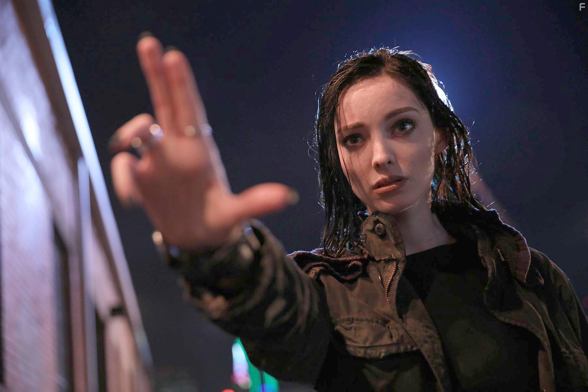 Emma Dumont in The Gifted (2017)
