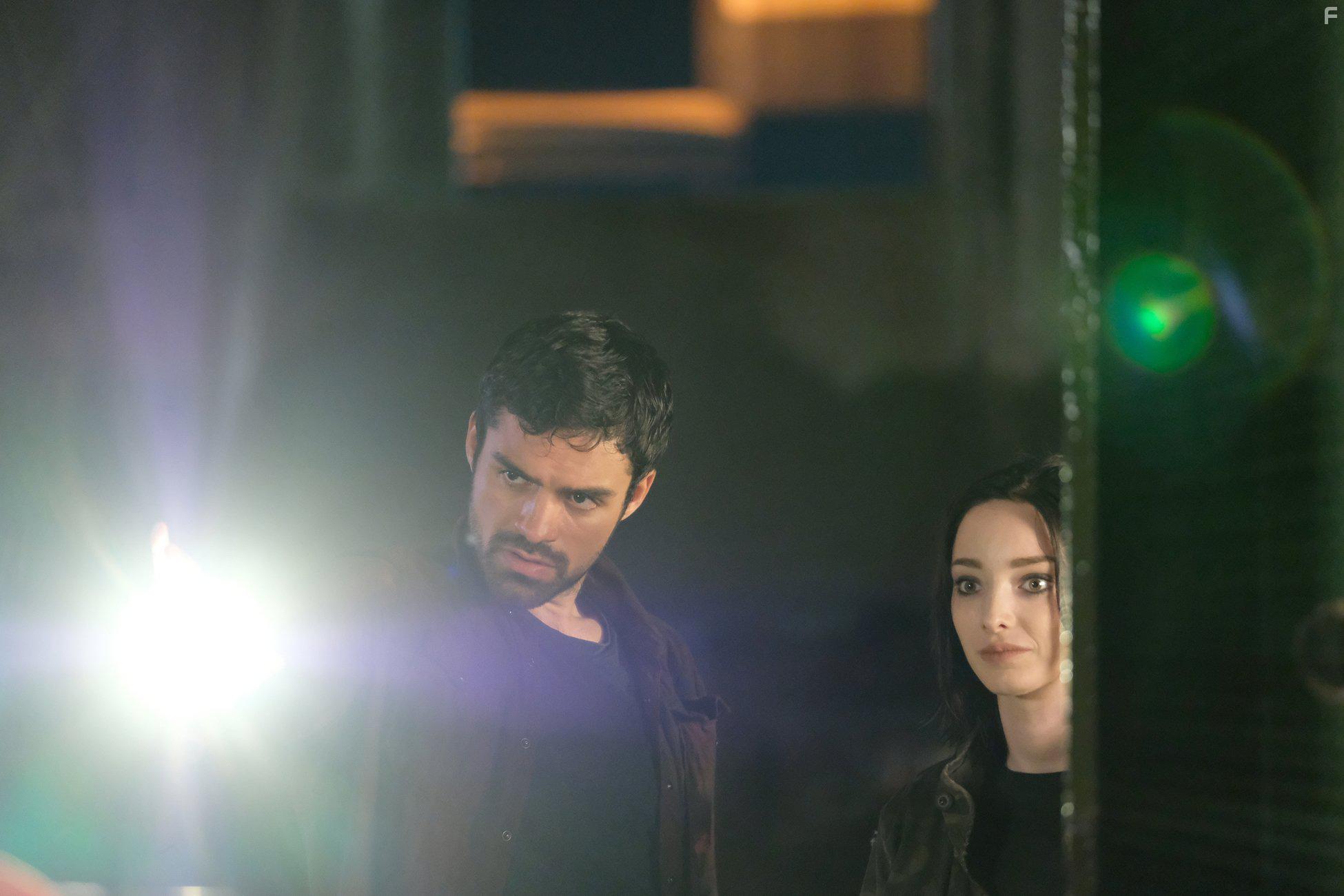 Emma Dumont and Sean Teale in The Gifted (2017)