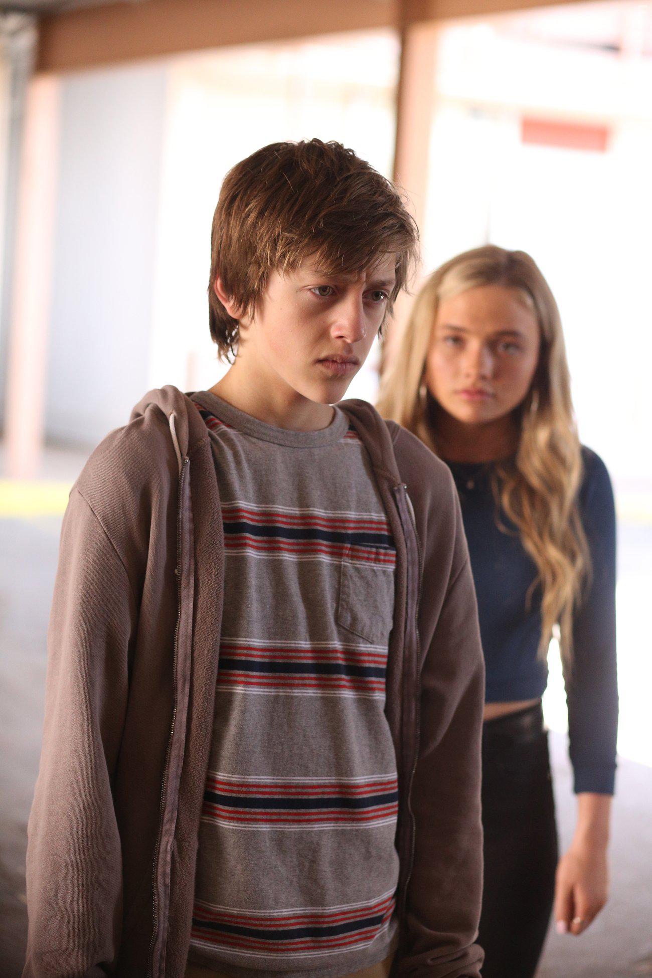 Natalie Alyn Lind and Percy Hynes White in The Gifted (2017)