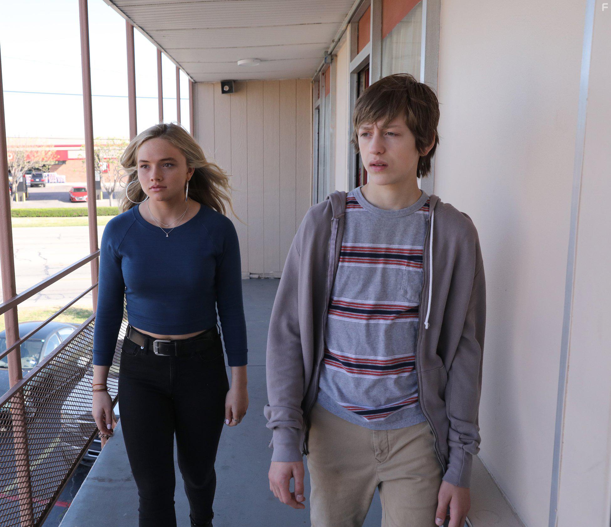 Natalie Alyn Lind and Percy Hynes White in The Gifted (2017)