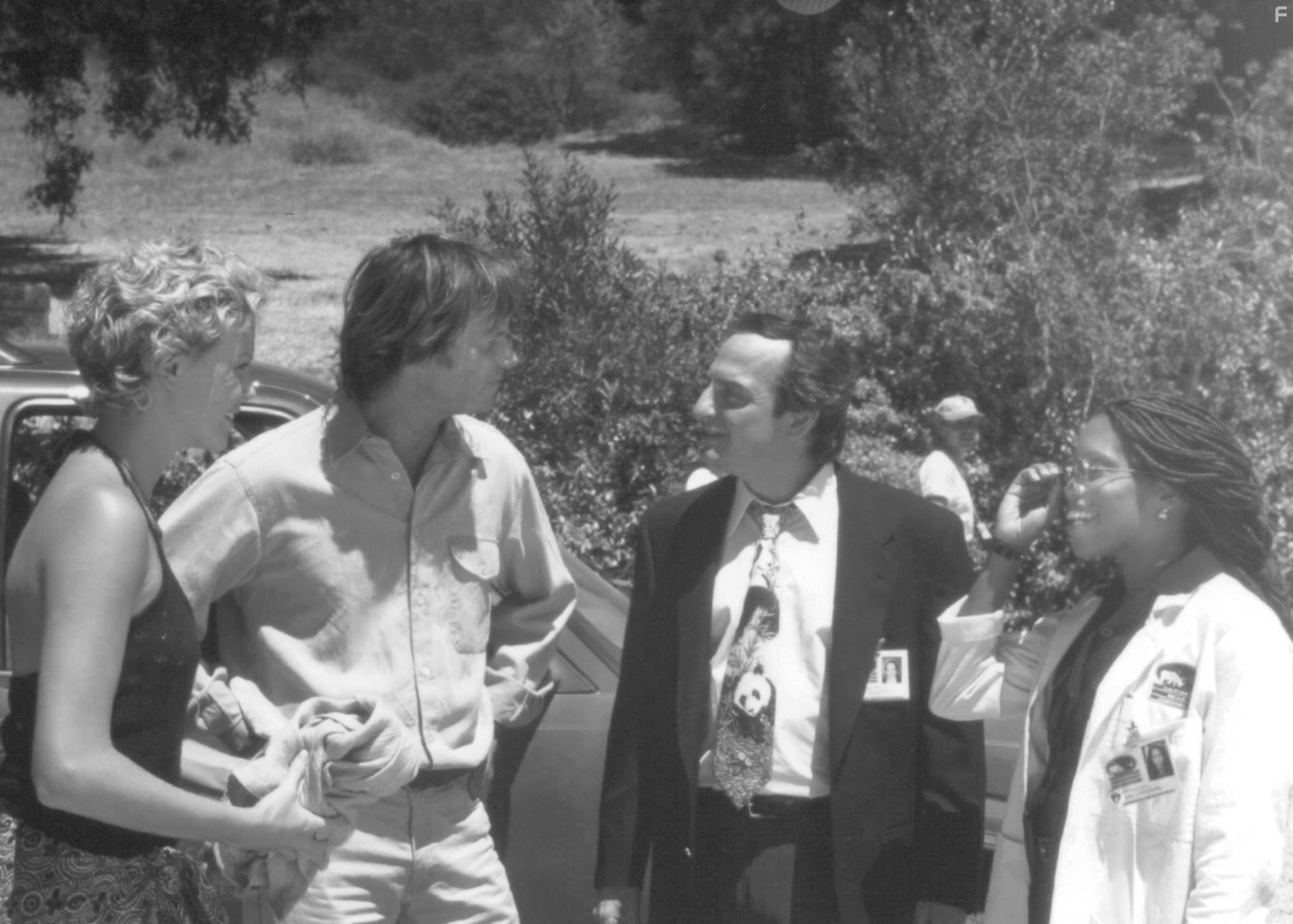 Bill Paxton, Charlize Theron, David Paymer, and Regina King in Могучий Джо Янг (1998)