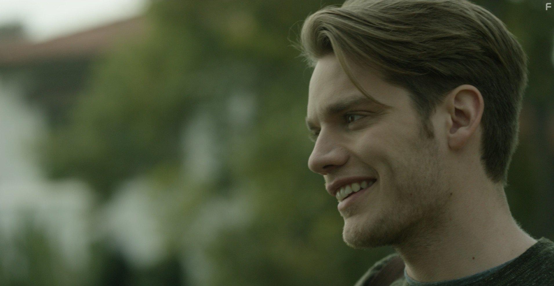 Dominic Sherwood in Don't Sleep (2017)