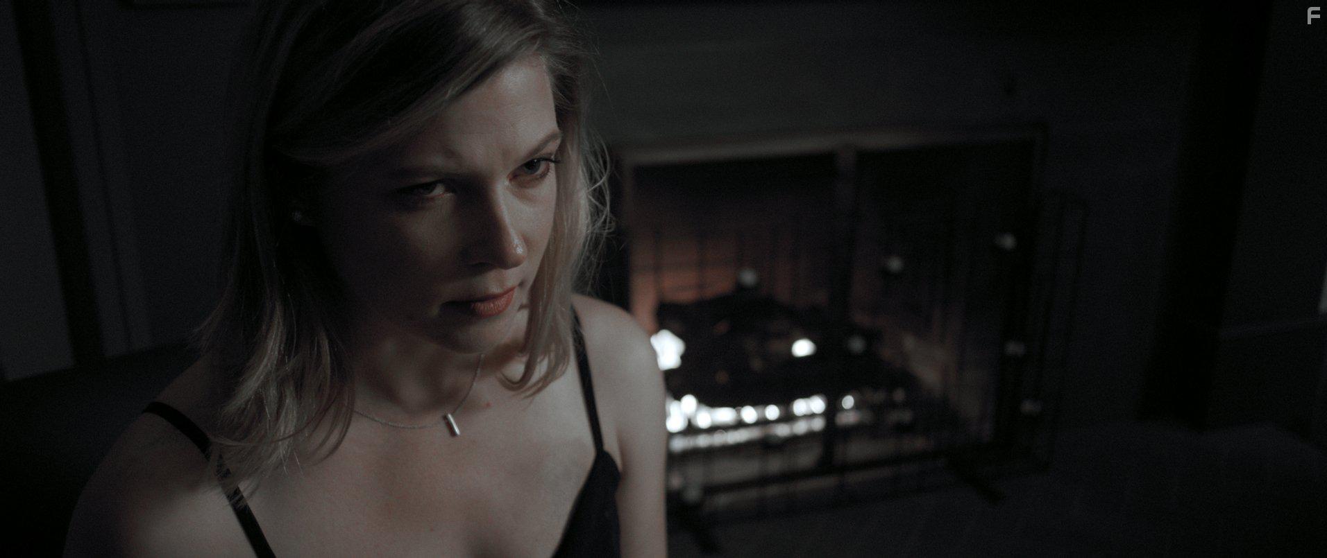 Lindsay Anne Williams in Demons (2017)