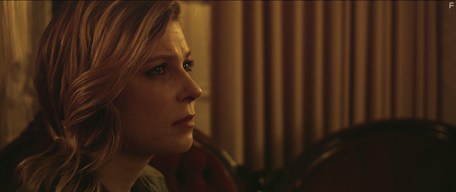 Lindsay Anne Williams in Demons (2017)