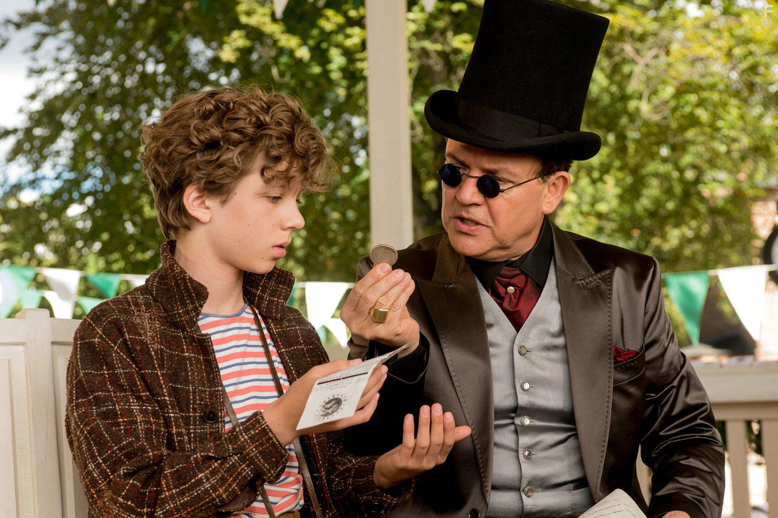 Justus von Dohnnyi and Arved Friese in Timm Thaler oder das verkaufte Lachen (2017)