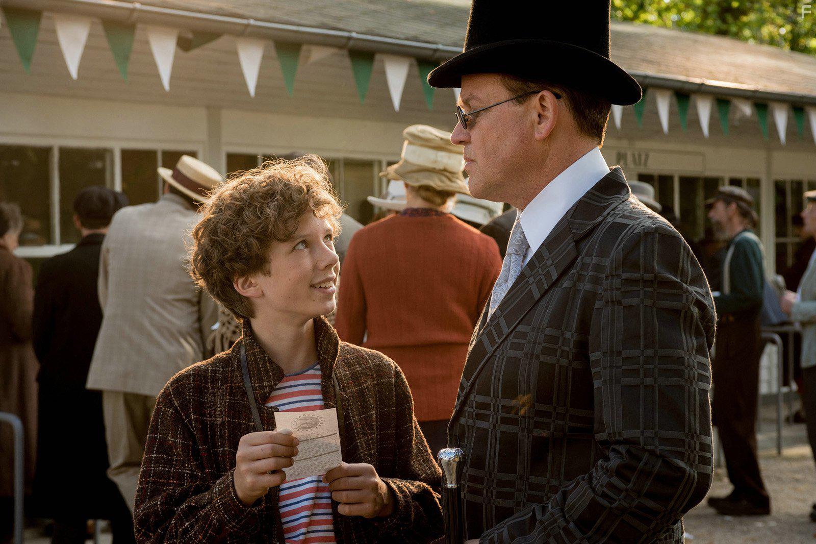 Justus von Dohnnyi and Arved Friese in Timm Thaler oder das verkaufte Lachen (2017)