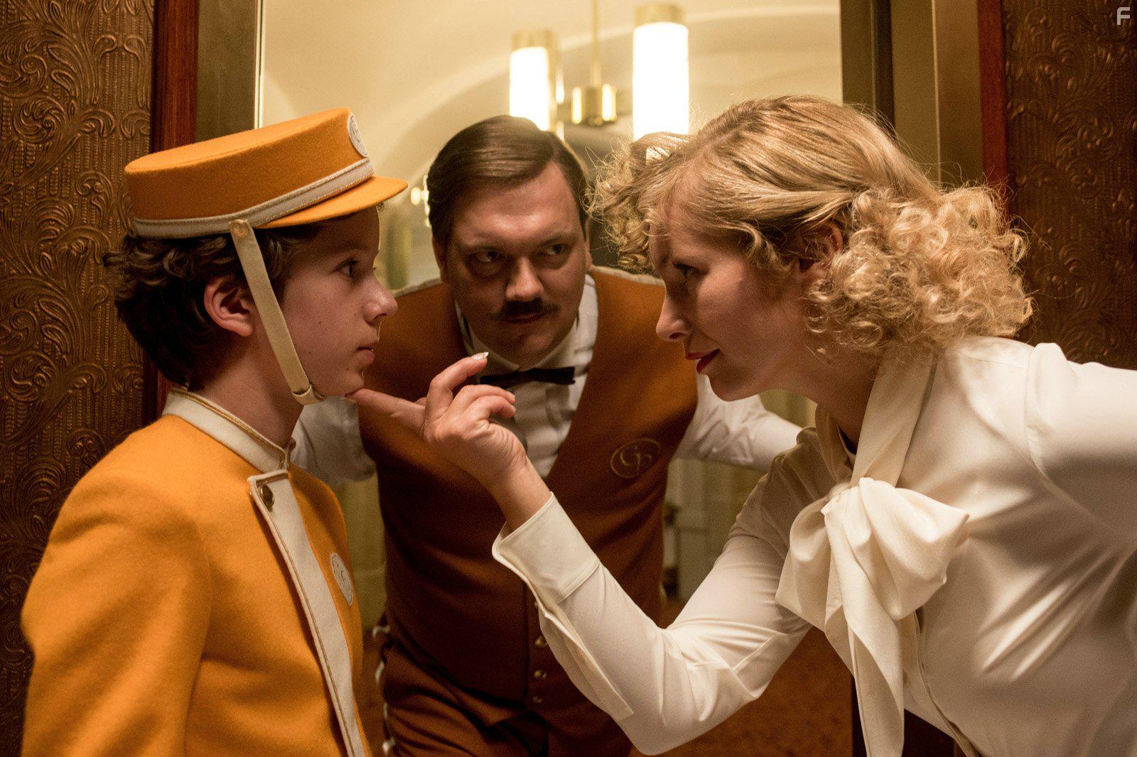 Nadja Uhl, Charly Hbner, and Arved Friese in Timm Thaler oder das verkaufte Lachen (2017)