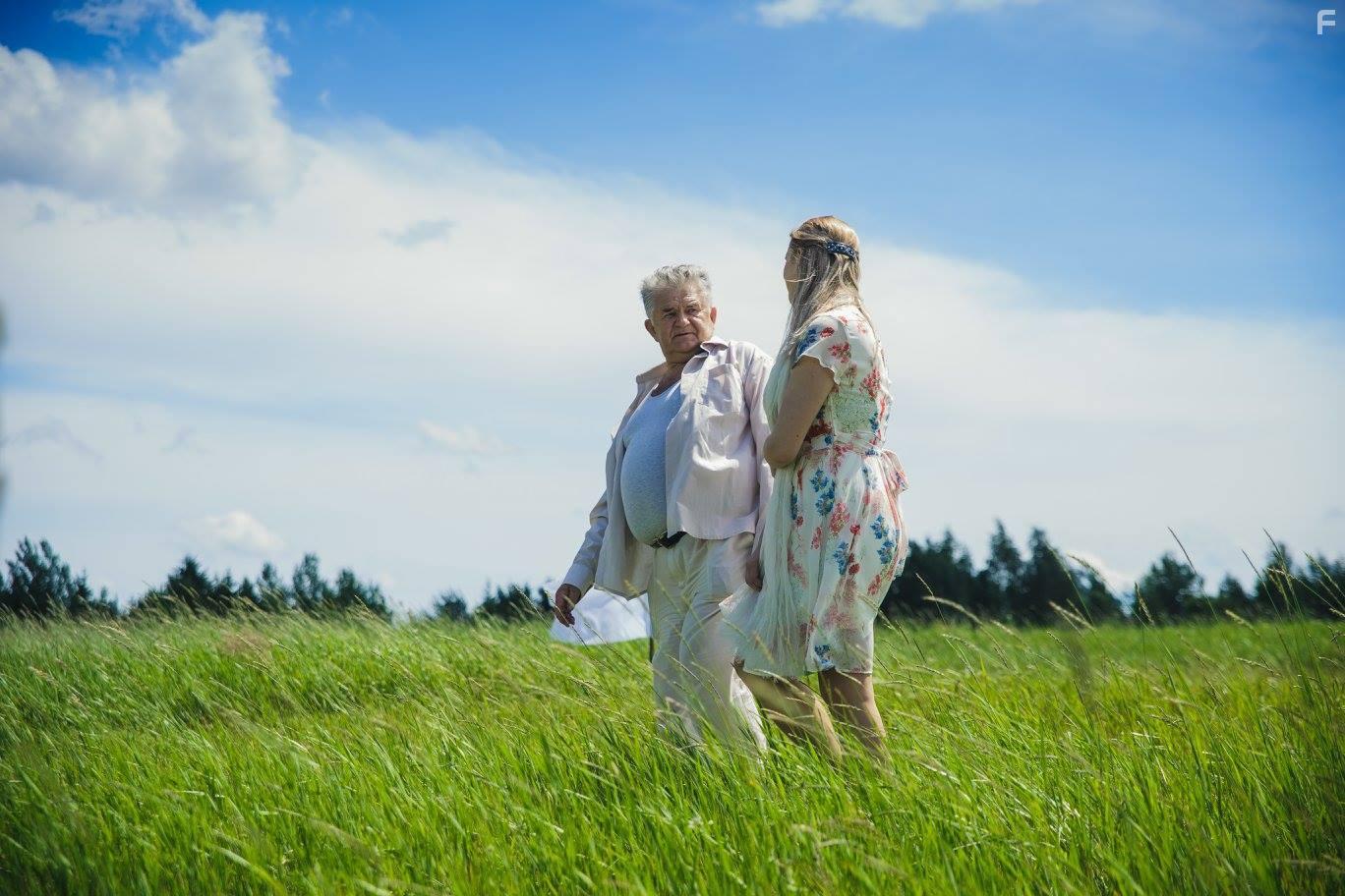 Девушка с глазами цвета неба #9