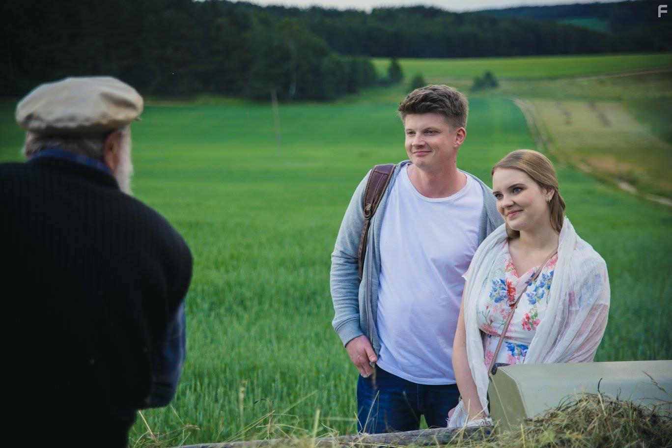 Девушка с глазами цвета неба #13