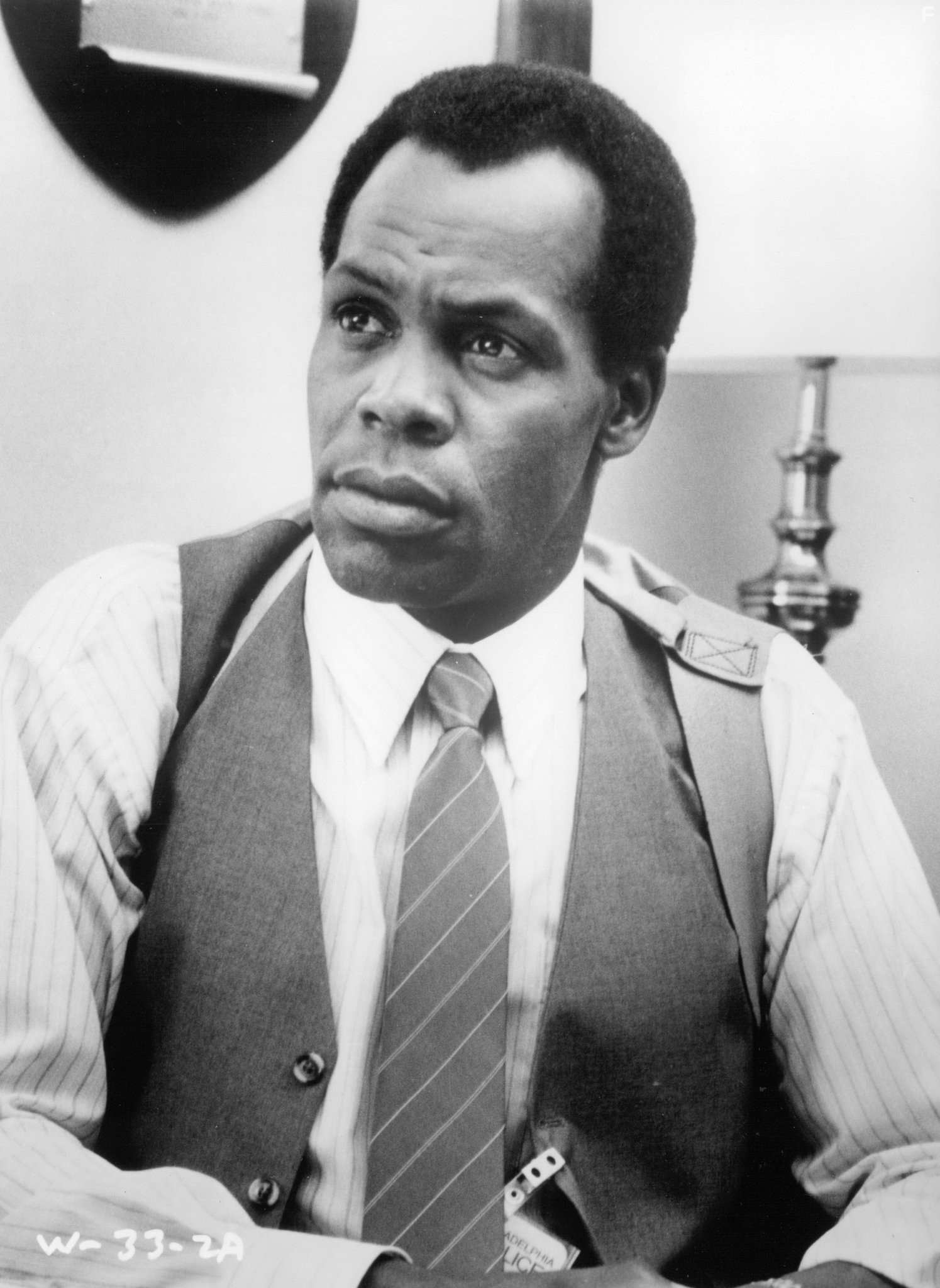 Danny Glover in Свидетель (1985)